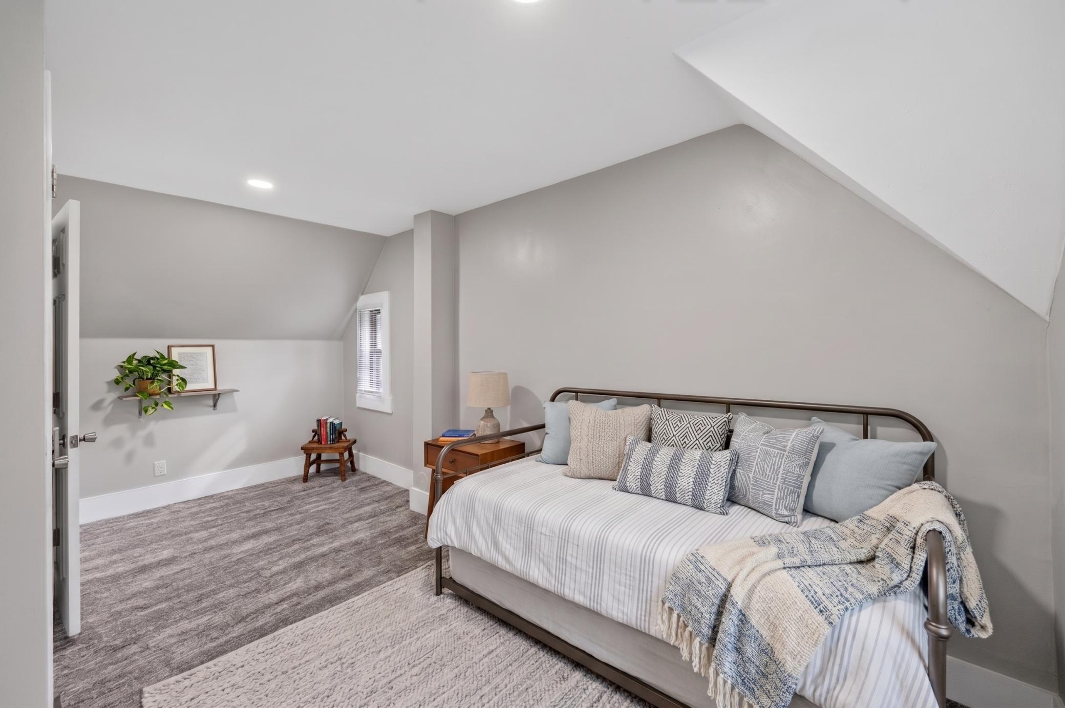View of Residential at 1084 Sylvan Street, Saint Paul MN 55117, Saint Paul (22 of 39) - Mike Wilen | Minnesota Team Real Estate