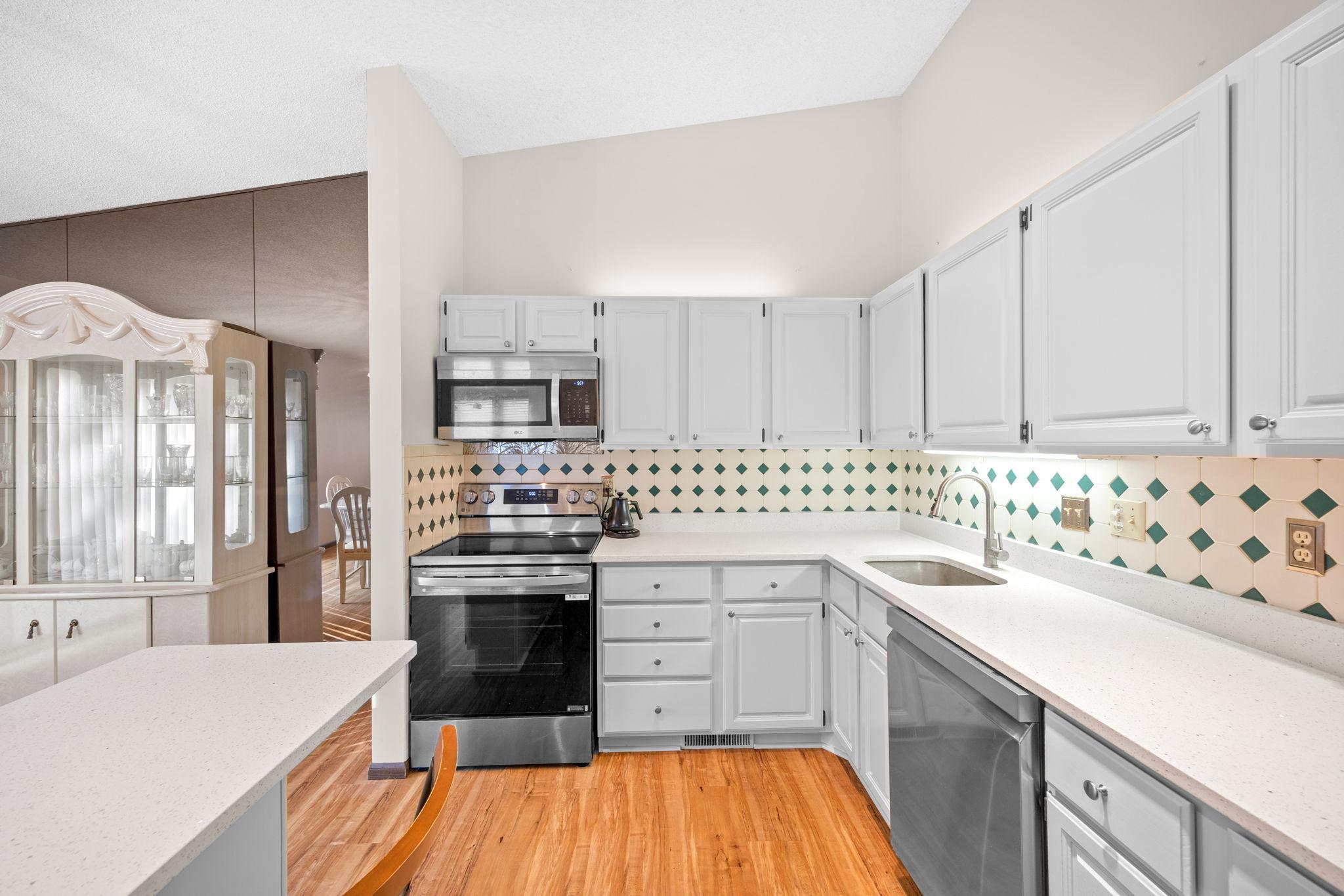 View of Residential at 2241 Country Lane, Minnetonka MN 55305, Minnetonka (11 of 19) - Mike Wilen | Minnesota Team Real Estate