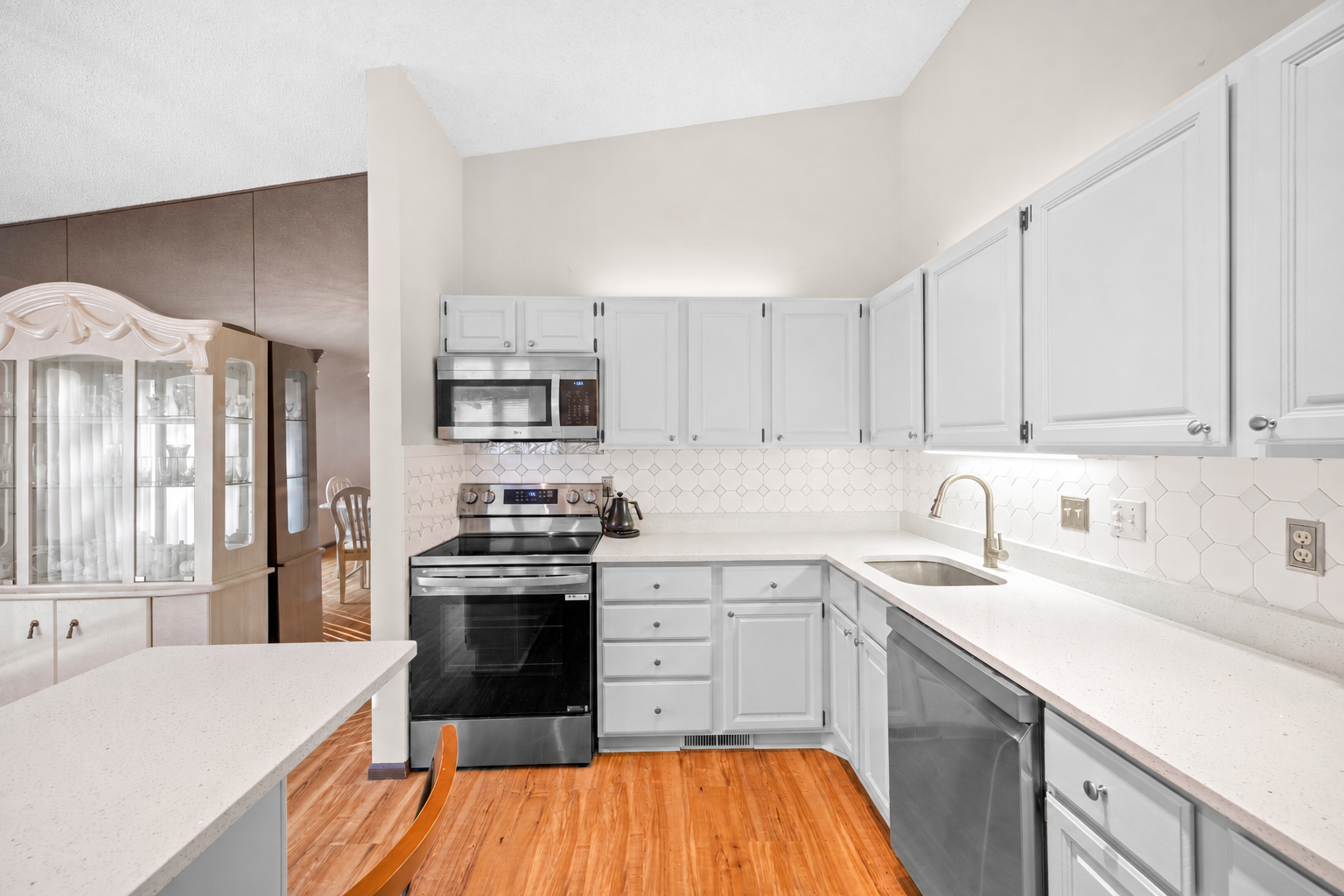 View of Residential at 2241 Country Lane, Minnetonka MN 55305, Minnetonka (7 of 19) - Mike Wilen | Minnesota Team Real Estate