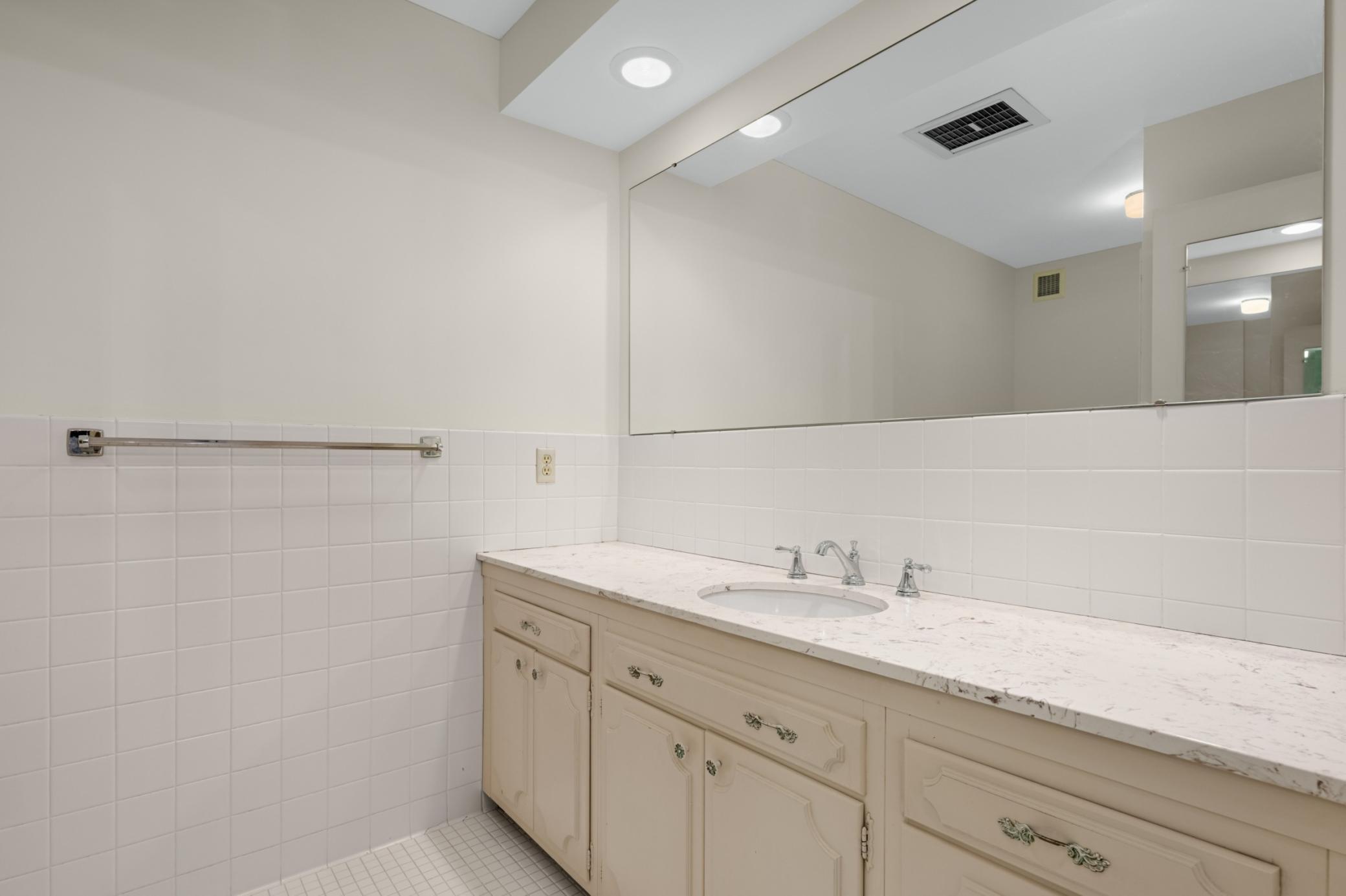 View of Residential at 3540 James Avenue #106, Minneapolis MN 55408, Minneapolis (19 of 44) - Mike Wilen | Minnesota Team Real Estate