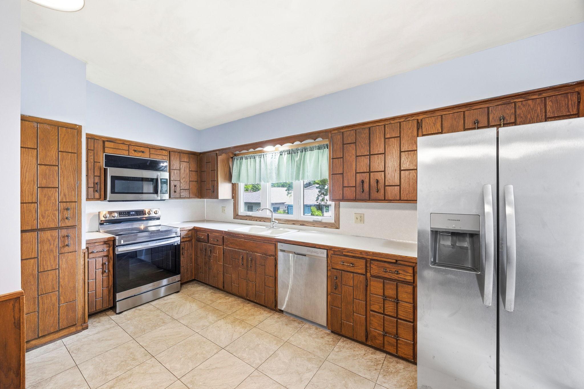 View of Residential at 48 Winthrop Street, Saint Paul MN 55119, Saint Paul (8 of 25) - Mike Wilen | Minnesota Team Real Estate