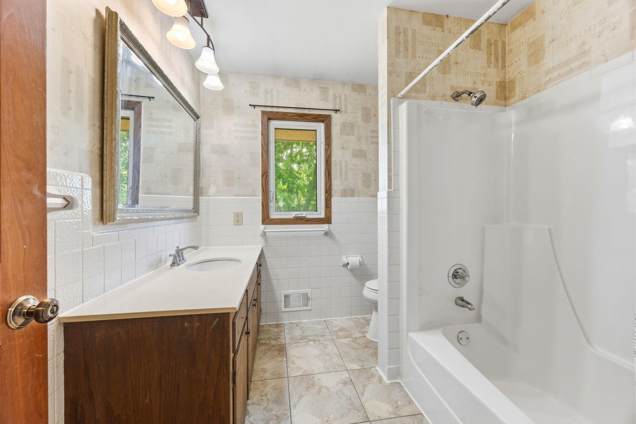 View of Residential at 48 Winthrop Street, Saint Paul MN 55119, Saint Paul (18 of 25) - Mike Wilen | Minnesota Team Real Estate