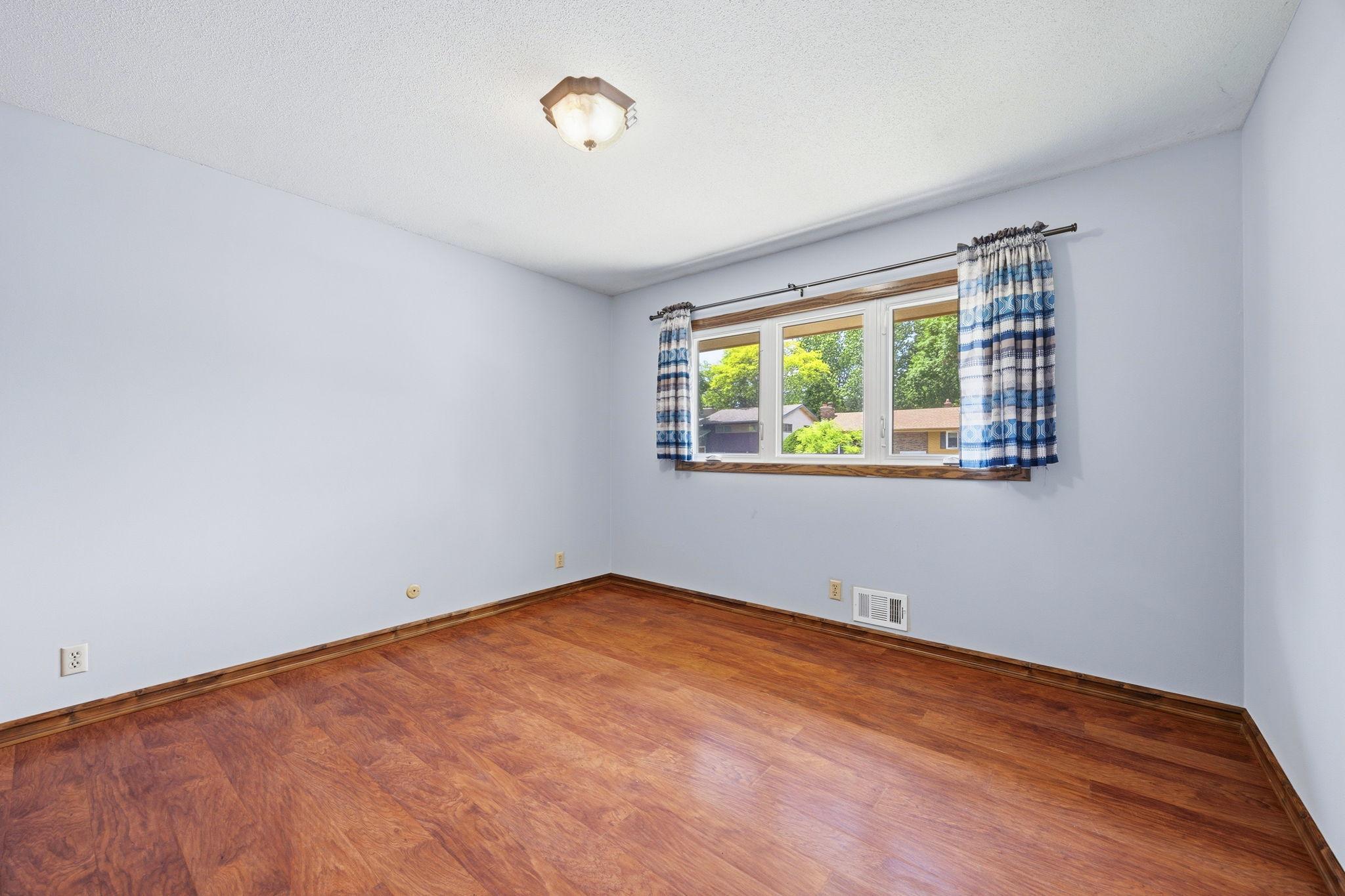 View of Residential at 48 Winthrop Street, Saint Paul MN 55119, Saint Paul (20 of 25) - Mike Wilen | Minnesota Team Real Estate