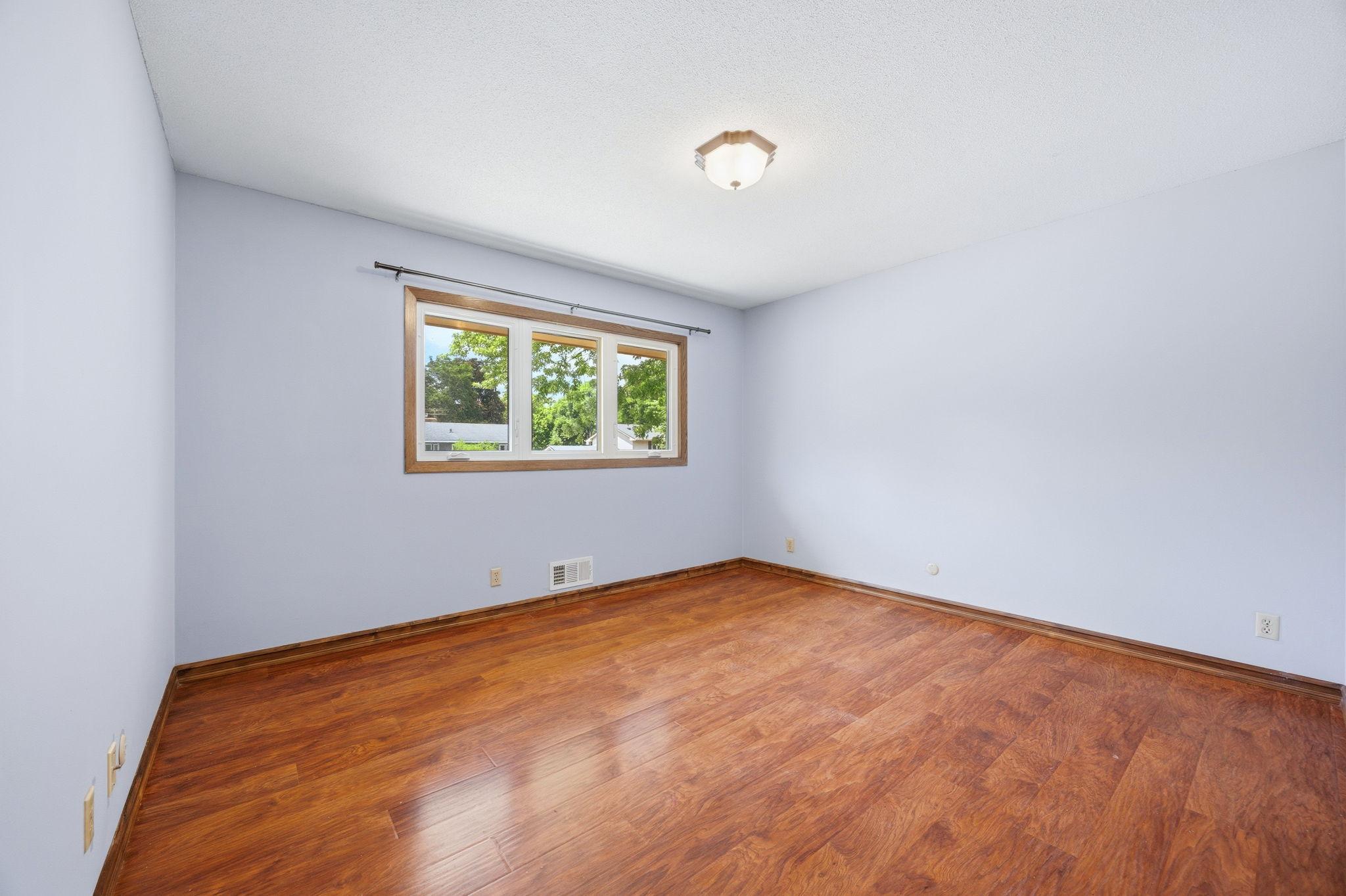 View of Residential at 48 Winthrop Street, Saint Paul MN 55119, Saint Paul (21 of 25) - Mike Wilen | Minnesota Team Real Estate