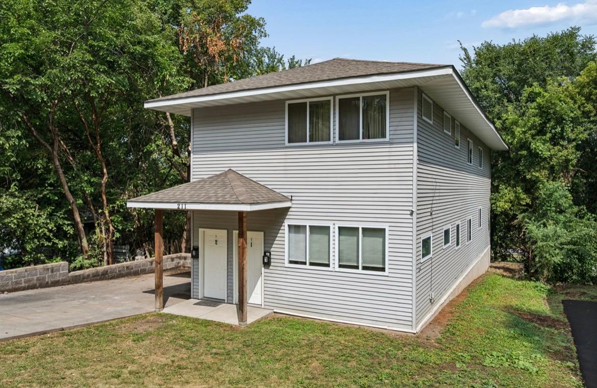 View of Residential Income at 211 Belvidere Street, Saint Paul MN 55107, Saint Paul (13 of 19) - Mike Wilen | Minnesota Team Real Estate