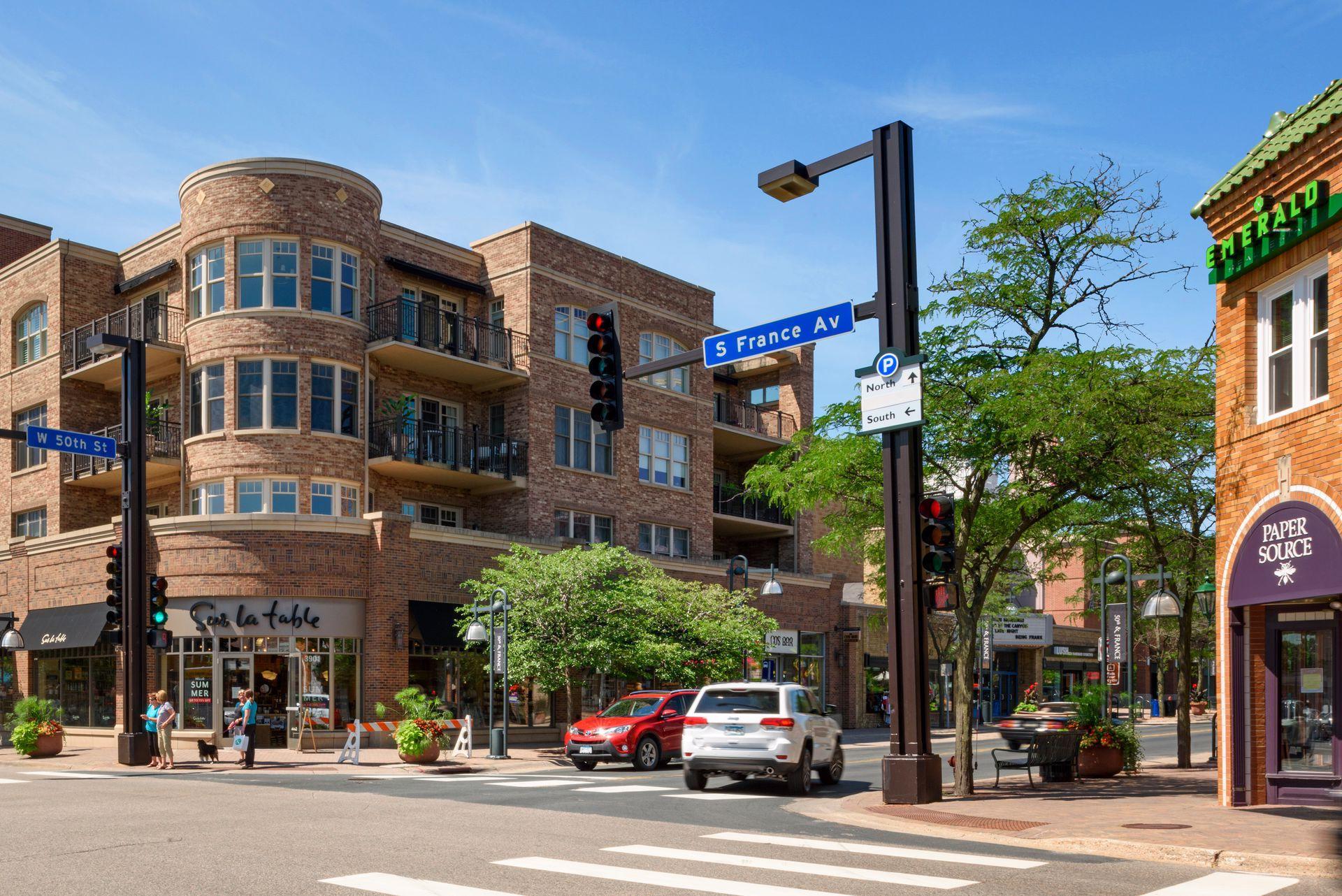 View of Residential at 5913 Abbott Avenue, Edina MN 55410, Edina (61 of 66) - Mike Wilen | Minnesota Team Real Estate