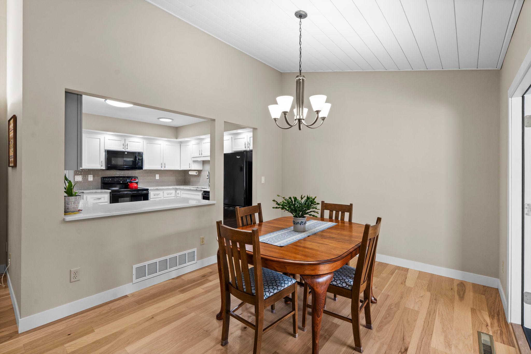 View of Residential at 5757 Hyland Courts Drive, Bloomington MN 55437, Bloomington (8 of 32) - Mike Wilen | Minnesota Team Real Estate