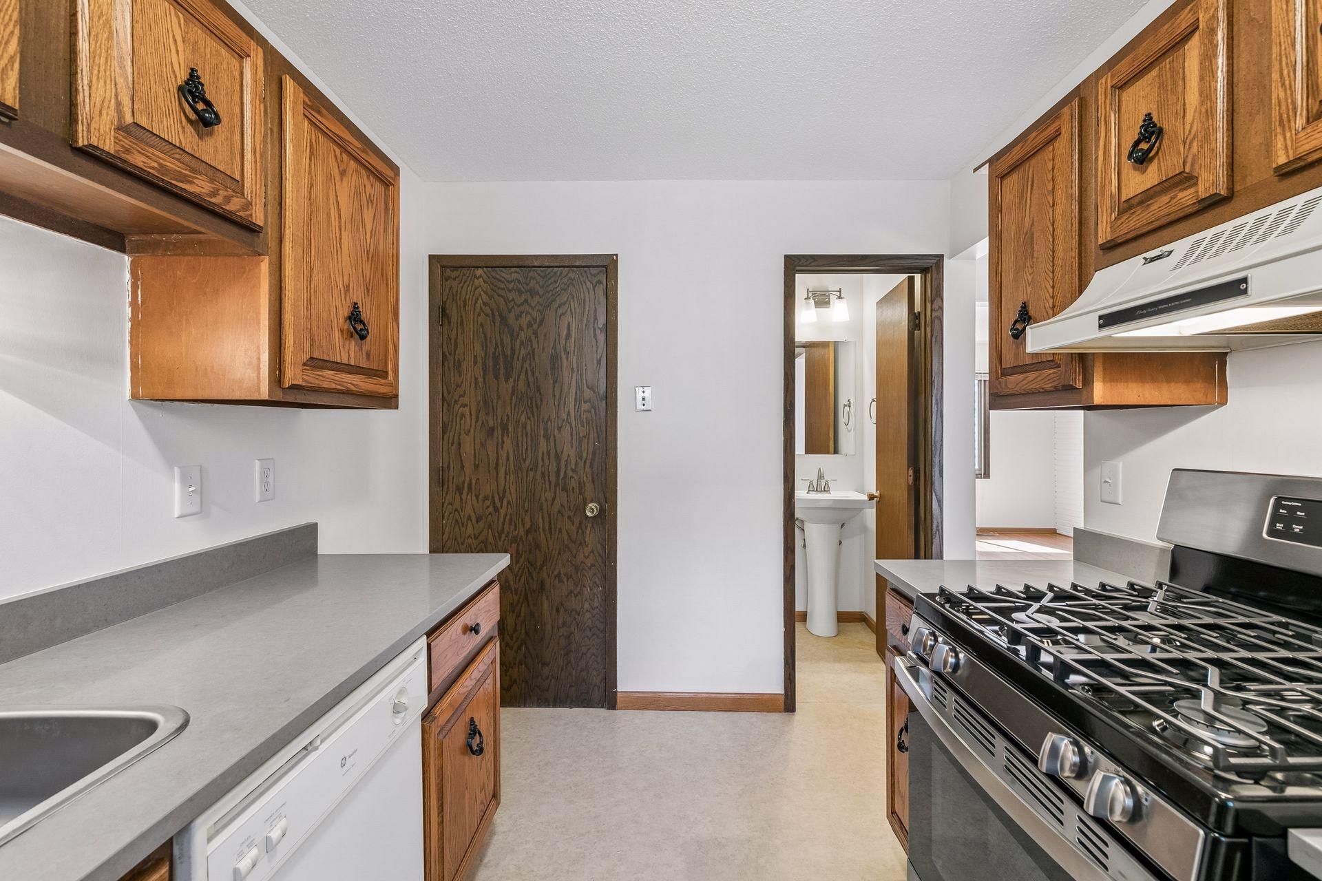 View of Residential at 13748 Heather Hills Drive, Burnsville MN 55337, Burnsville (7 of 23) - Mike Wilen | Minnesota Team Real Estate