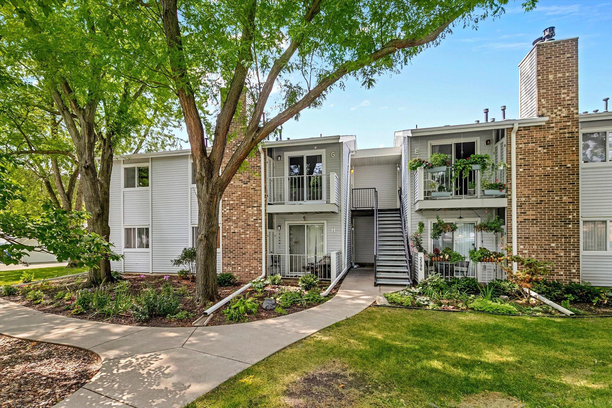 View of (CC) Manor/Village at 2296 Benson Avenue, Saint Paul - Mike Wilen | Minnesota Team Real Estate