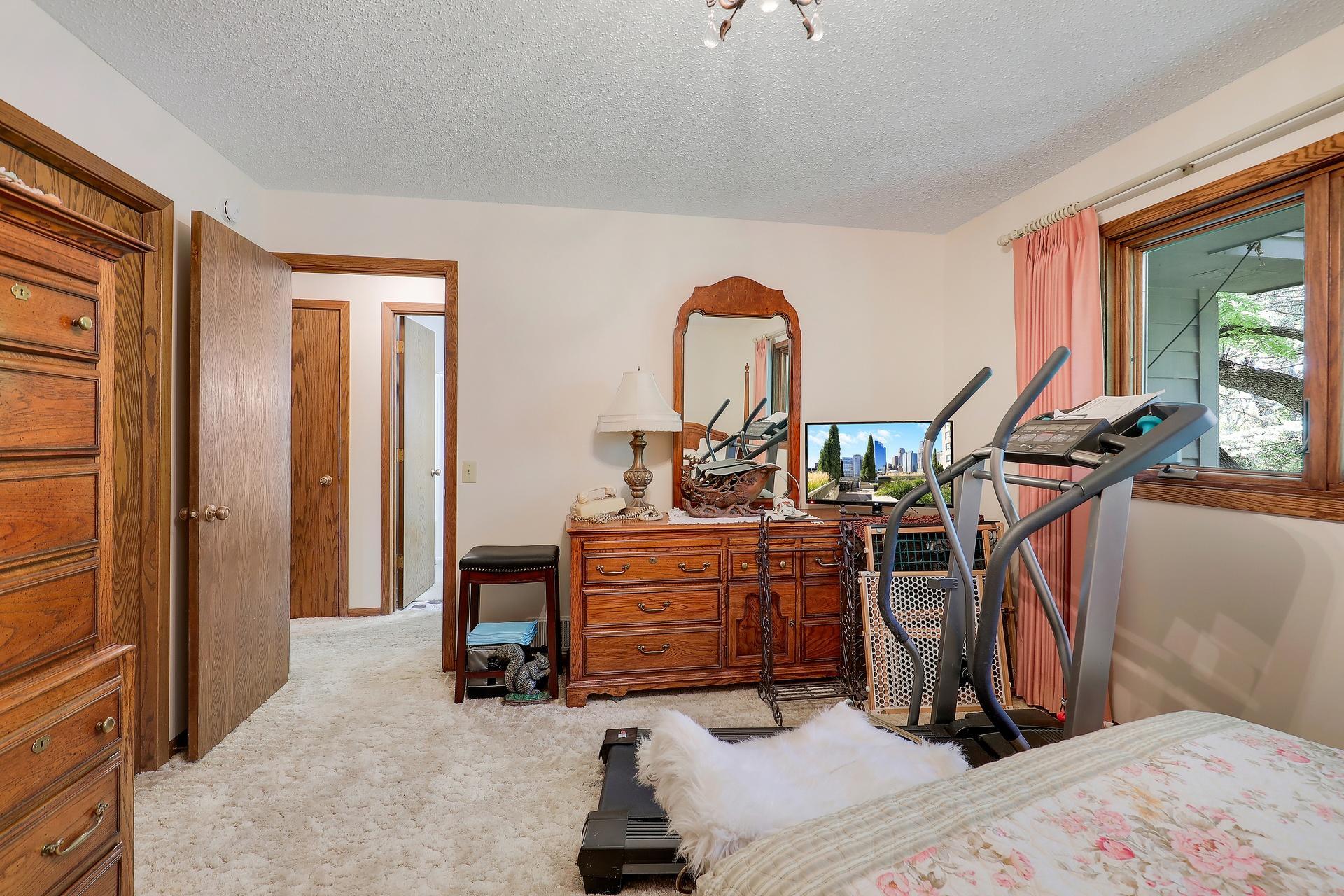 View of Residential at 9702 Utica Road, Bloomington MN 55437, Bloomington (47 of 72) - Mike Wilen | Minnesota Team Real Estate