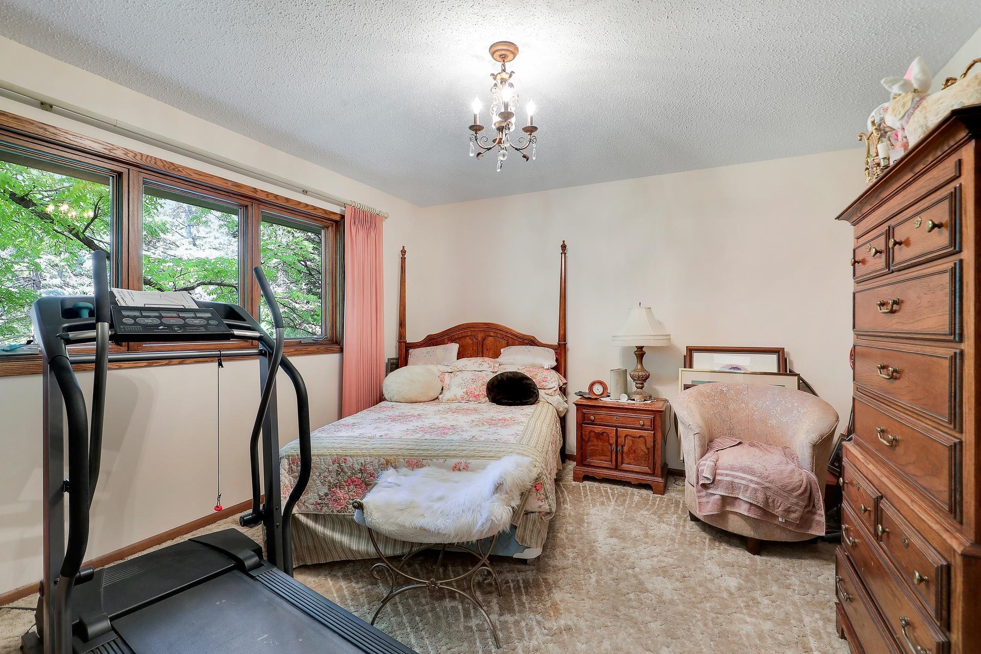 View of Residential at 9702 Utica Road, Bloomington MN 55437, Bloomington (46 of 72) - Mike Wilen | Minnesota Team Real Estate