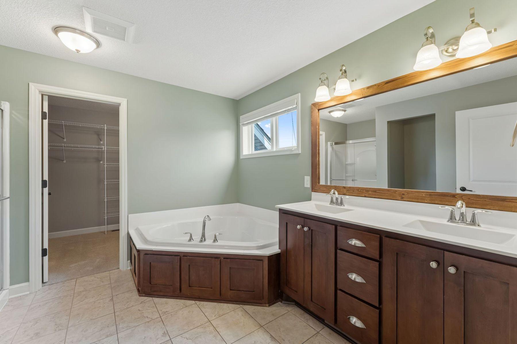 View of Residential at 3460 Ridgestone Way, Woodbury MN 55129, Woodbury (31 of 63) - Mike Wilen | Minnesota Team Real Estate