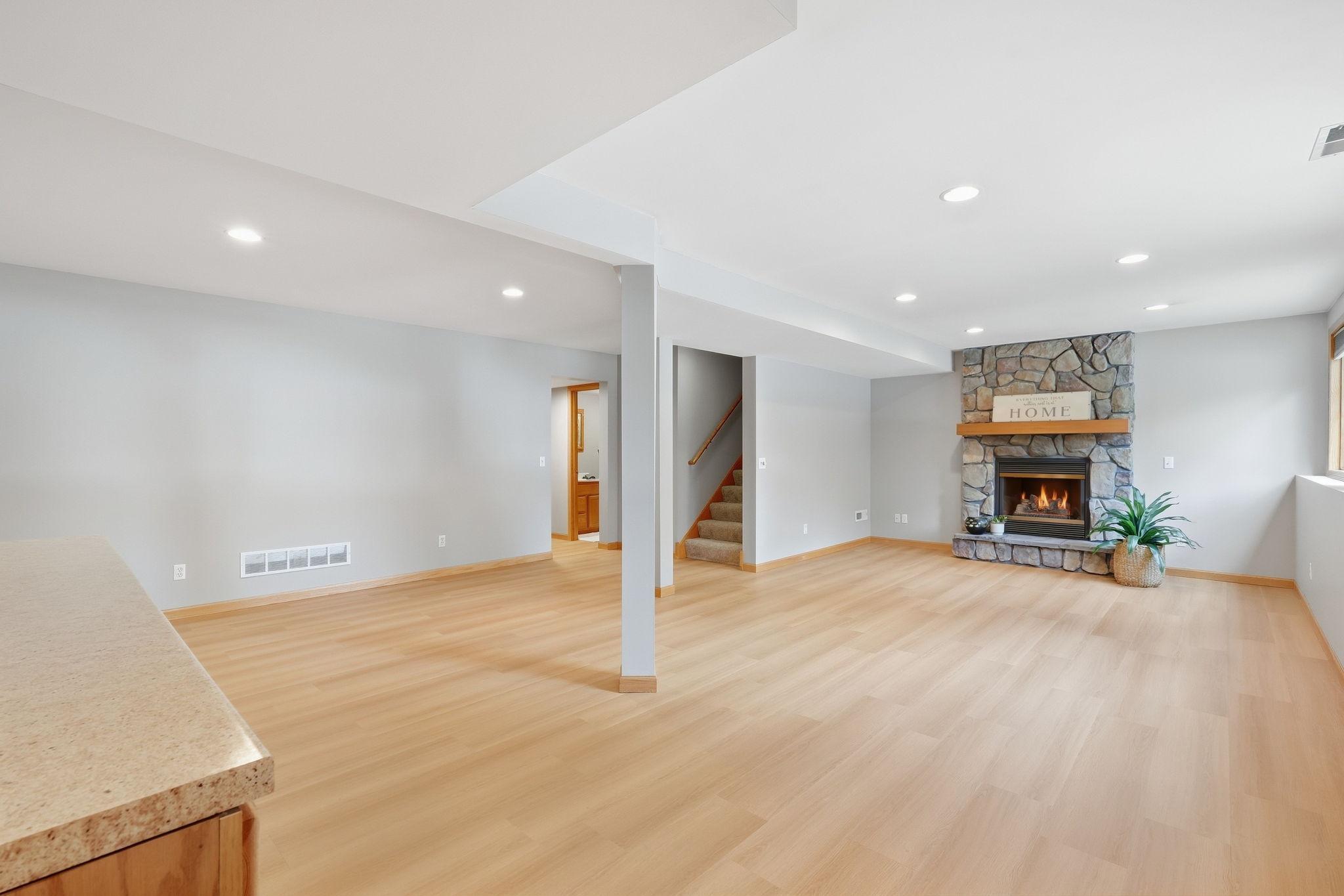 View of Residential at 8013 Greenbriar Court, Woodbury MN 55125, Woodbury (29 of 45) - Mike Wilen | Minnesota Team Real Estate