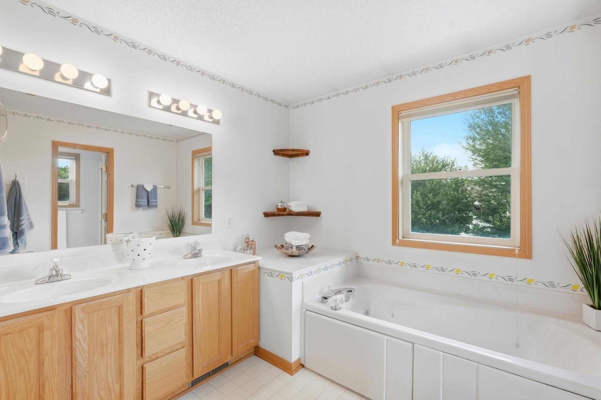 View of Residential at 8013 Greenbriar Court, Woodbury MN 55125, Woodbury (22 of 45) - Mike Wilen | Minnesota Team Real Estate