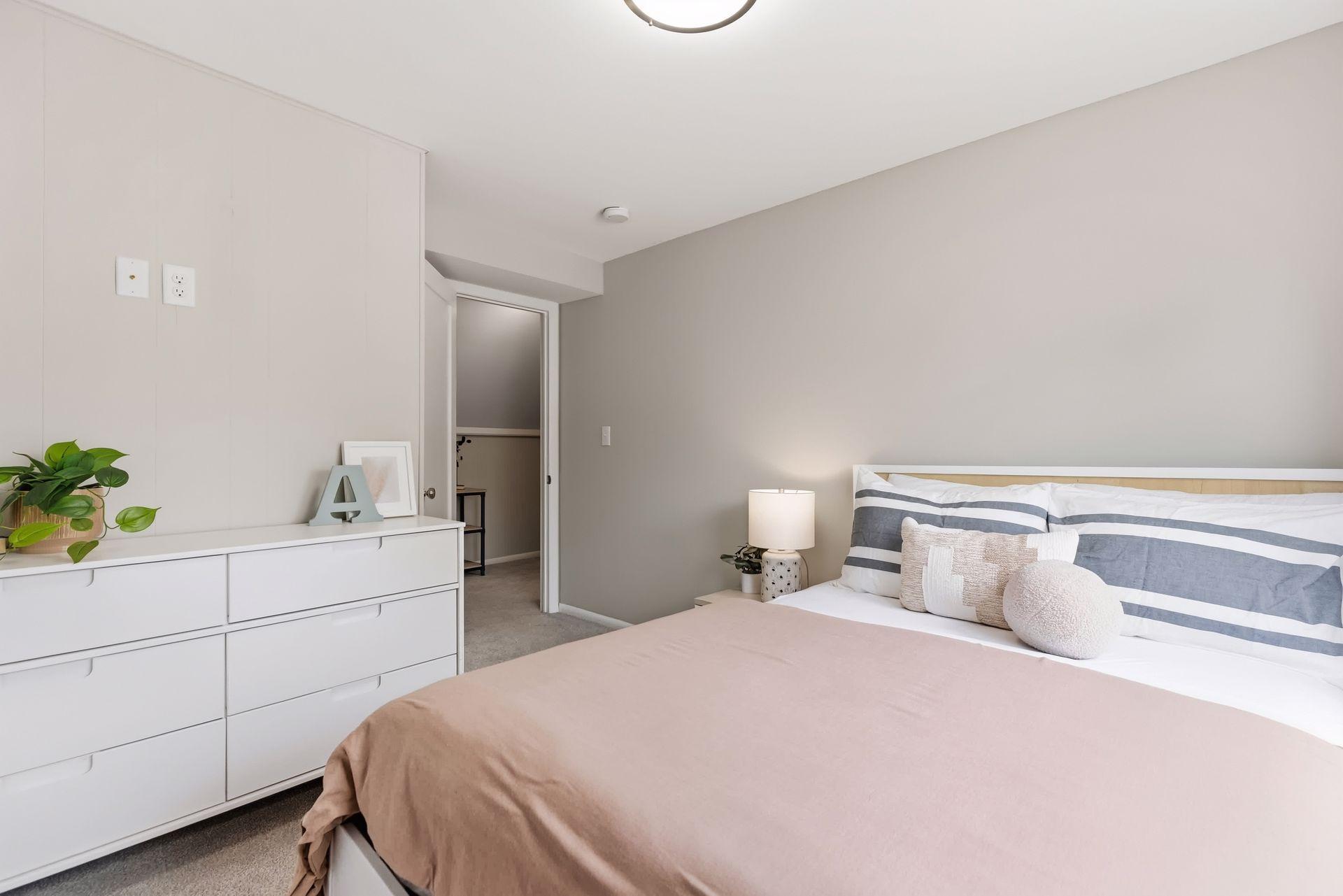 View of Residential at 2129 Hartford Avenue, Saint Paul MN 55116, Saint Paul (29 of 52) - Mike Wilen | Minnesota Team Real Estate