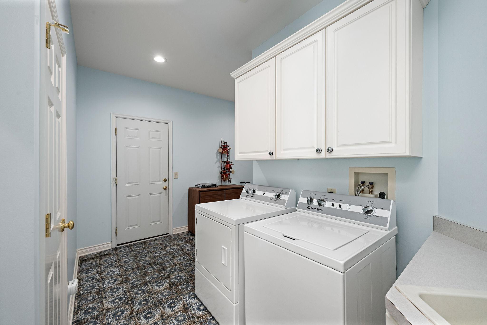 View of Residential at 130 Lakeview Road, Chanhassen MN 55317, Chanhassen (21 of 29) - Mike Wilen | Minnesota Team Real Estate