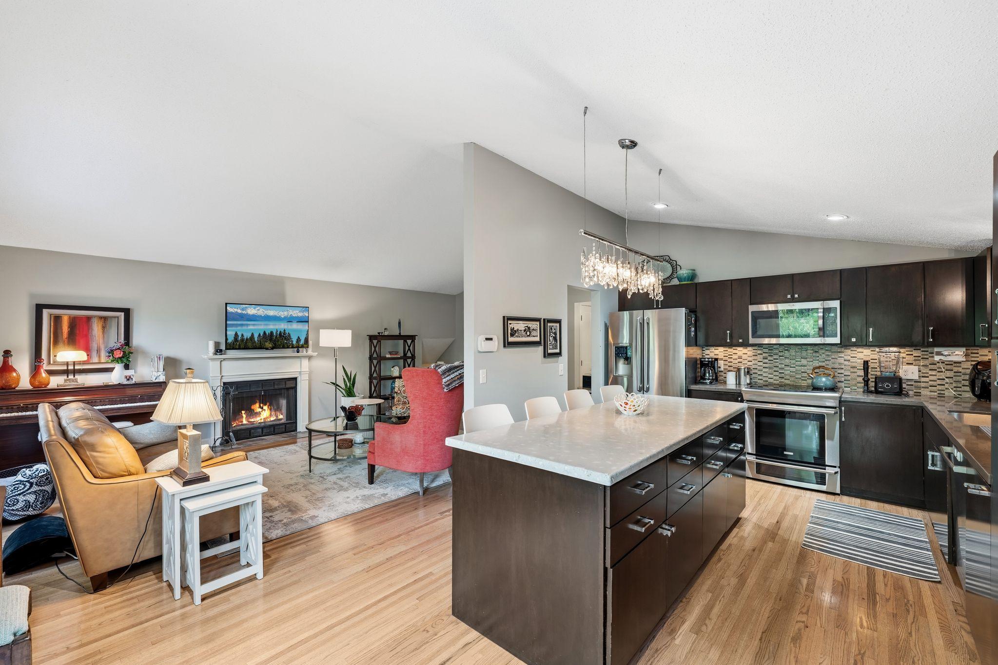 View of Residential at 900 Lacota Lane, Burnsville MN 55337, Burnsville (4 of 30) - Mike Wilen | Minnesota Team Real Estate