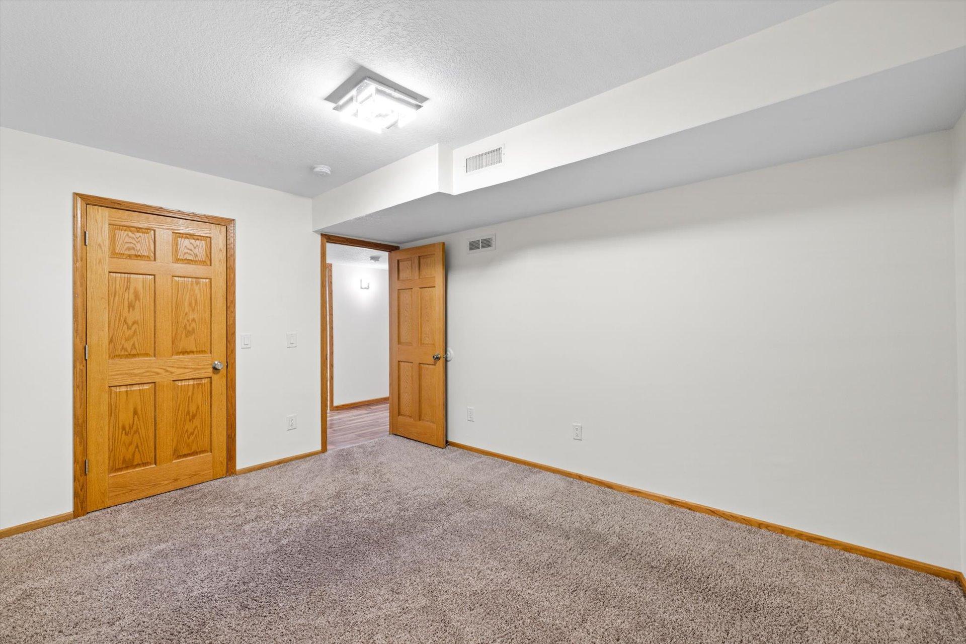 View of Residential at 952 Moonlight Drive, Woodbury MN 55125, Woodbury (33 of 40) - Mike Wilen | Minnesota Team Real Estate