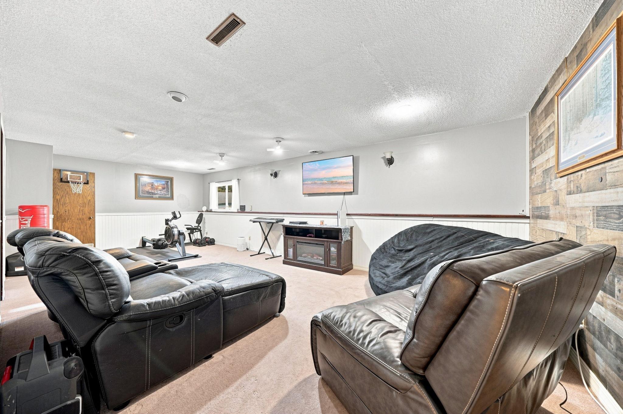 View of Residential at 2201 Kessler Lane, Chaska MN 55318, Chaska (18 of 30) - Mike Wilen | Minnesota Team Real Estate