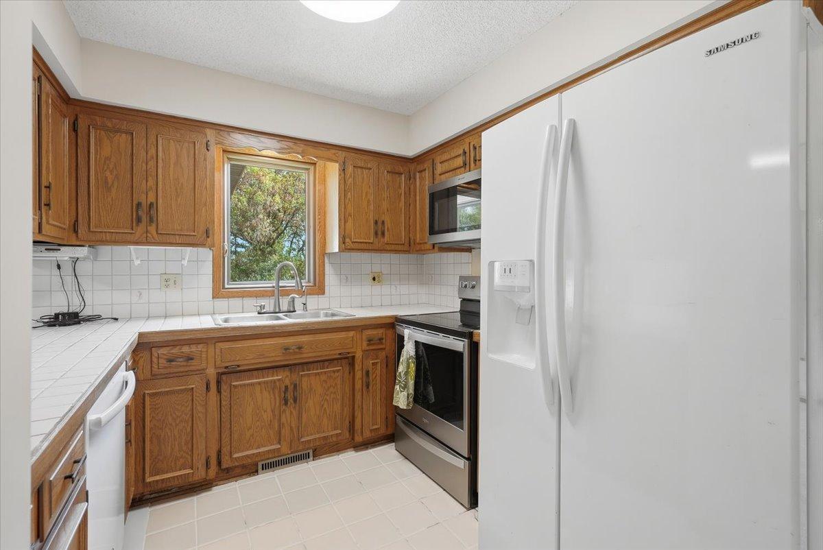 View of Residential at 454 Oday Street, Maplewood MN 55119, Maplewood (18 of 47) - Mike Wilen | Minnesota Team Real Estate