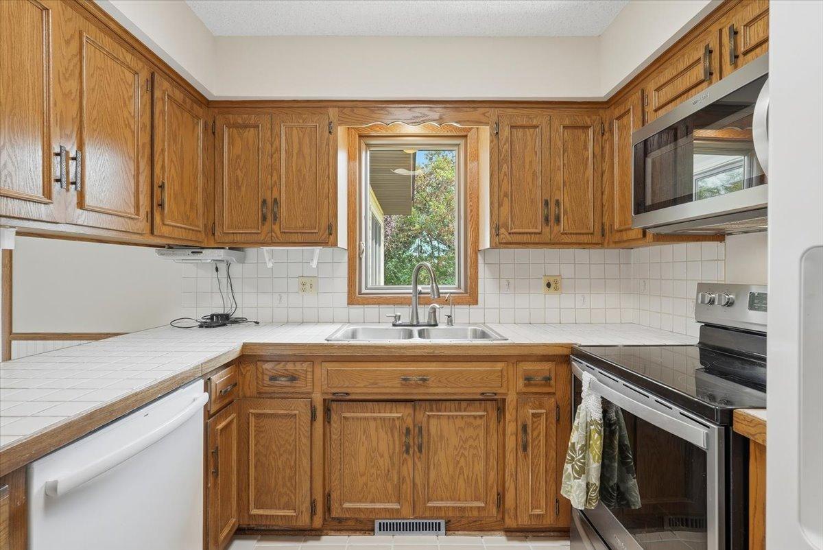 View of Residential at 454 Oday Street, Maplewood MN 55119, Maplewood (17 of 47) - Mike Wilen | Minnesota Team Real Estate