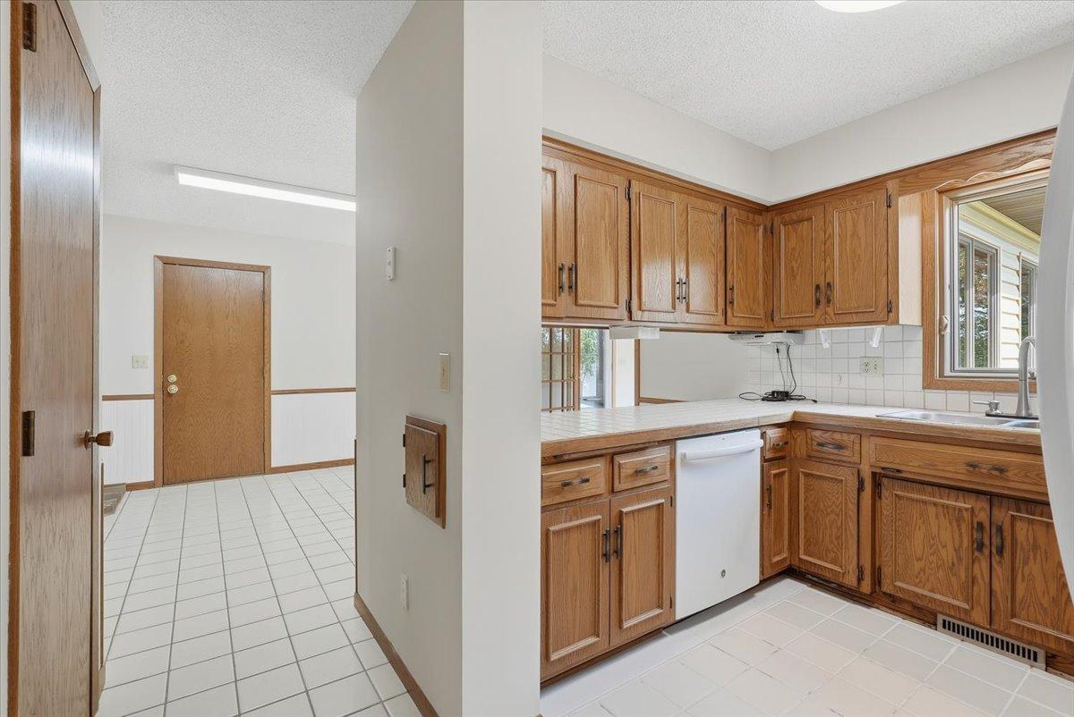 View of Residential at 454 Oday Street, Maplewood MN 55119, Maplewood (16 of 47) - Mike Wilen | Minnesota Team Real Estate