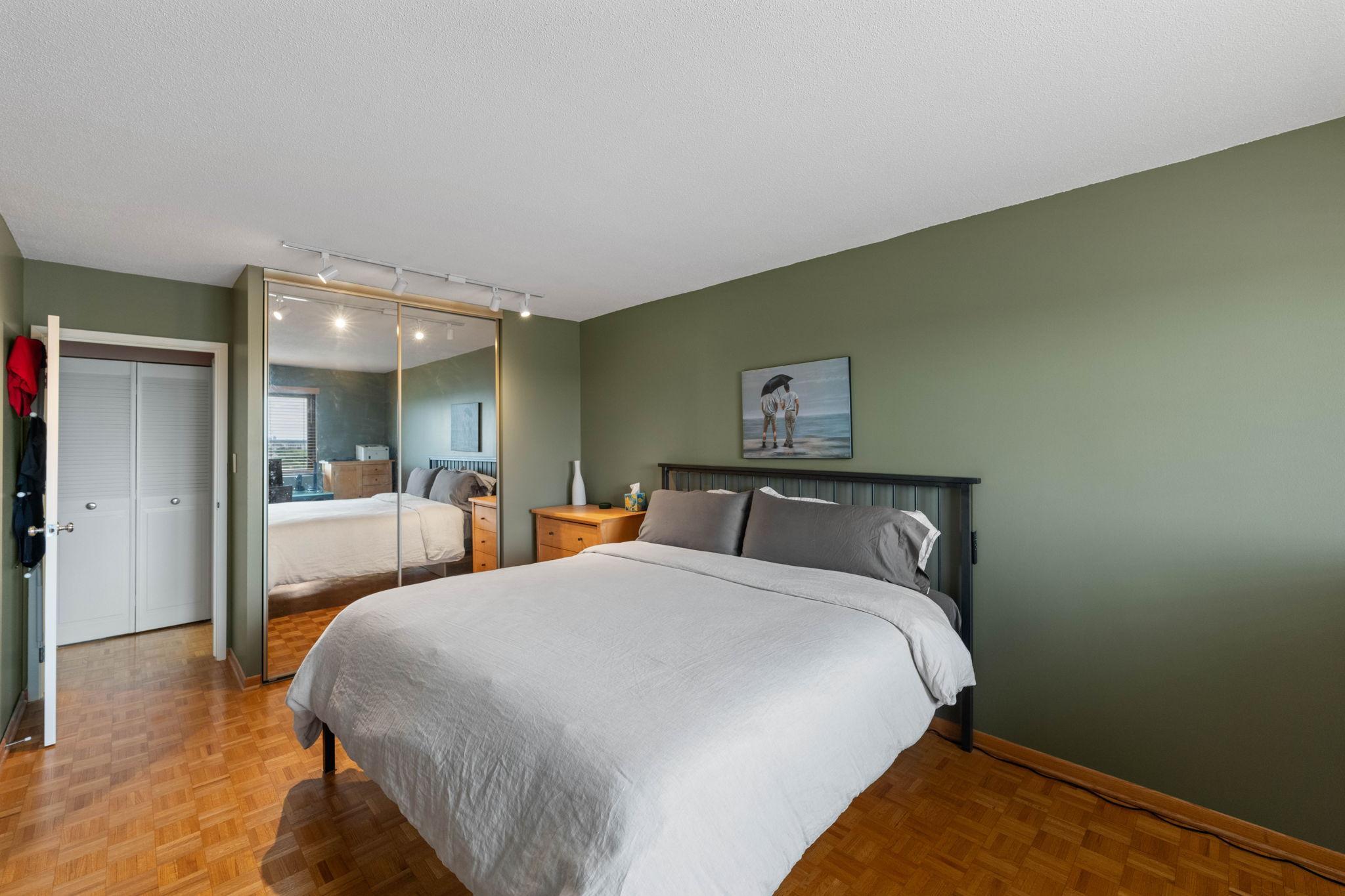 View of Residential at 400 Groveland Avenue #1208, Minneapolis MN 55403, Minneapolis (13 of 44) - Mike Wilen | Minnesota Team Real Estate