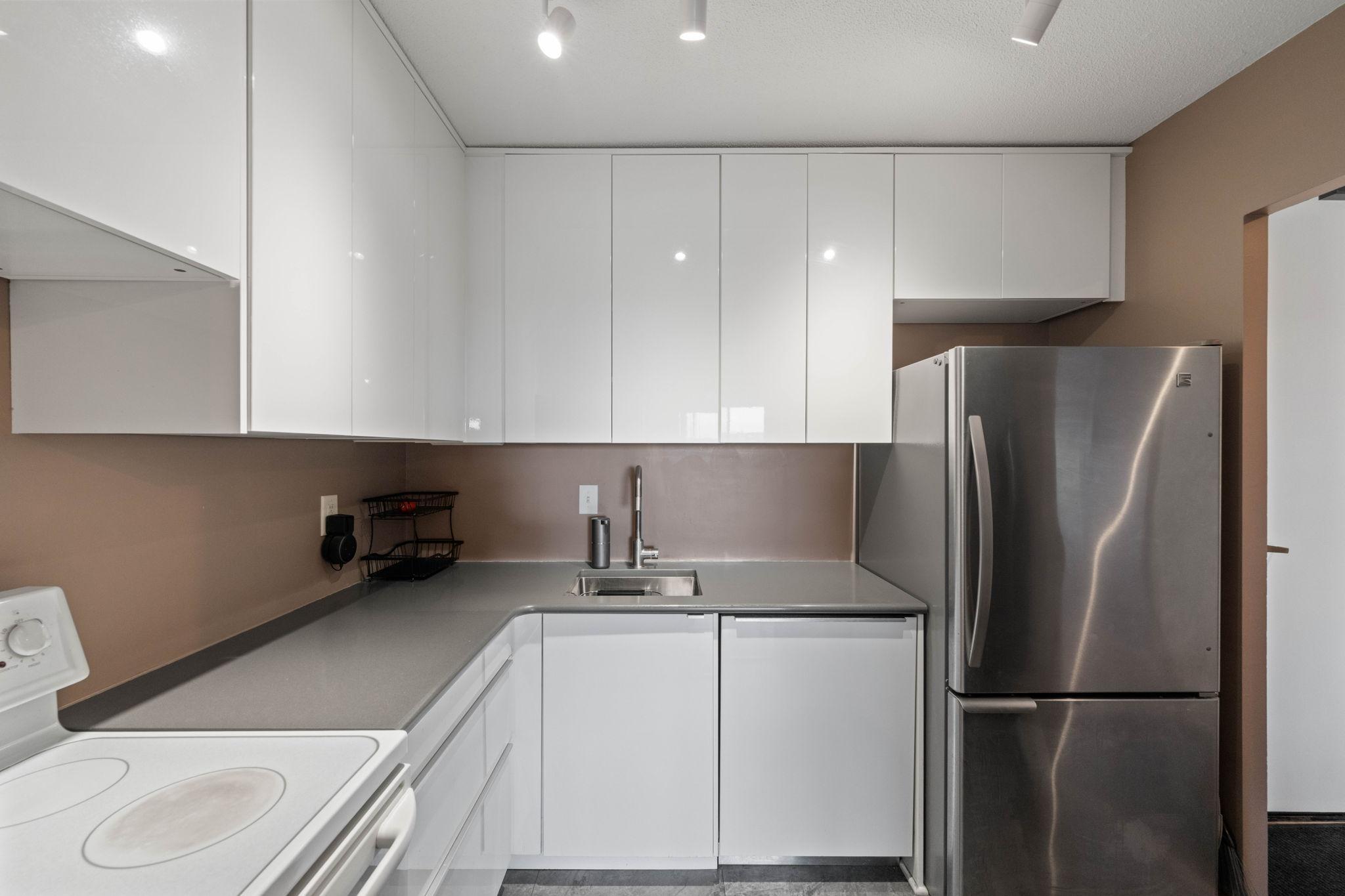 View of Residential at 400 Groveland Avenue #1208, Minneapolis MN 55403, Minneapolis (10 of 44) - Mike Wilen | Minnesota Team Real Estate