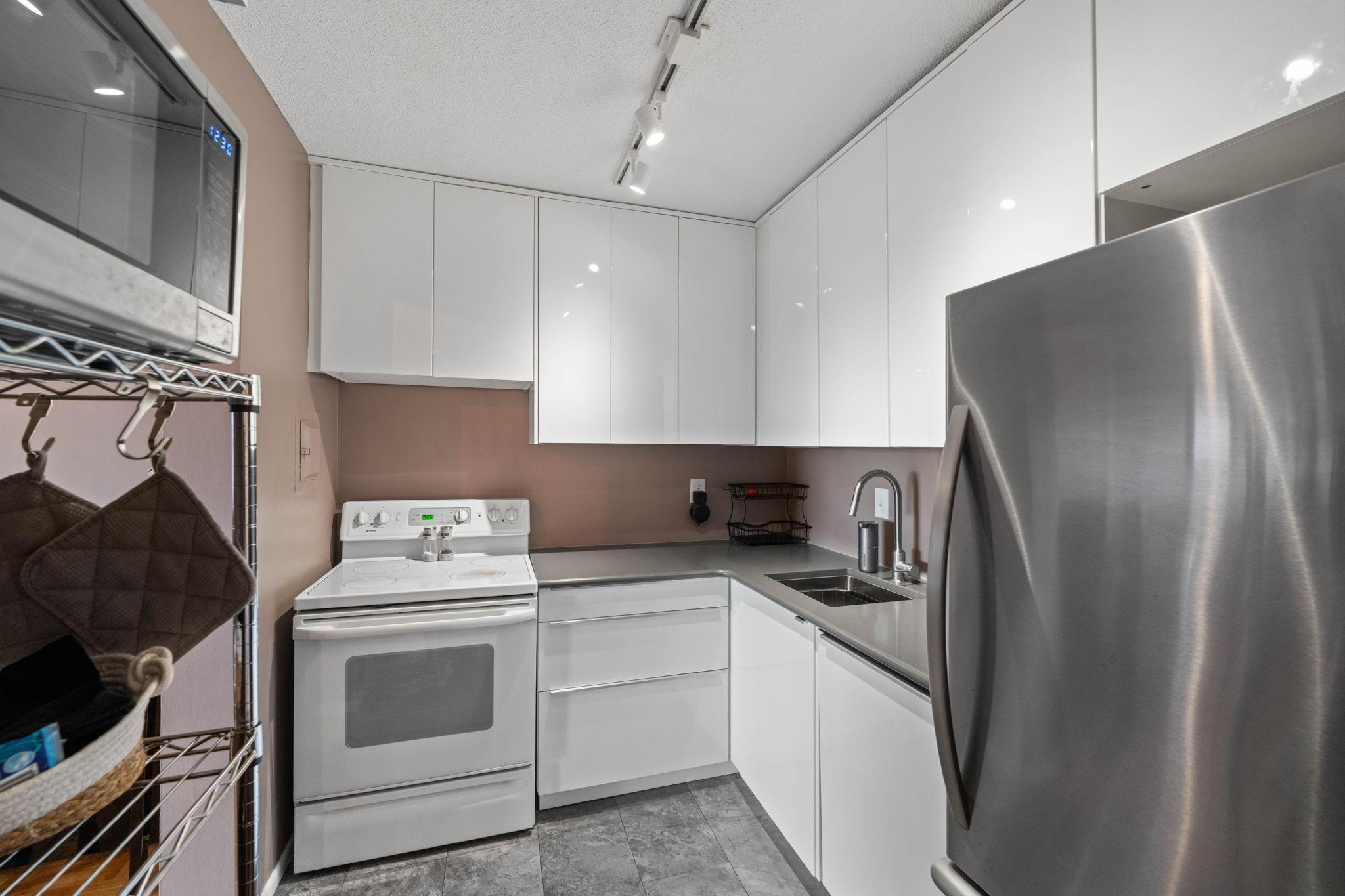 View of Residential at 400 Groveland Avenue #1208, Minneapolis MN 55403, Minneapolis (9 of 44) - Mike Wilen | Minnesota Team Real Estate