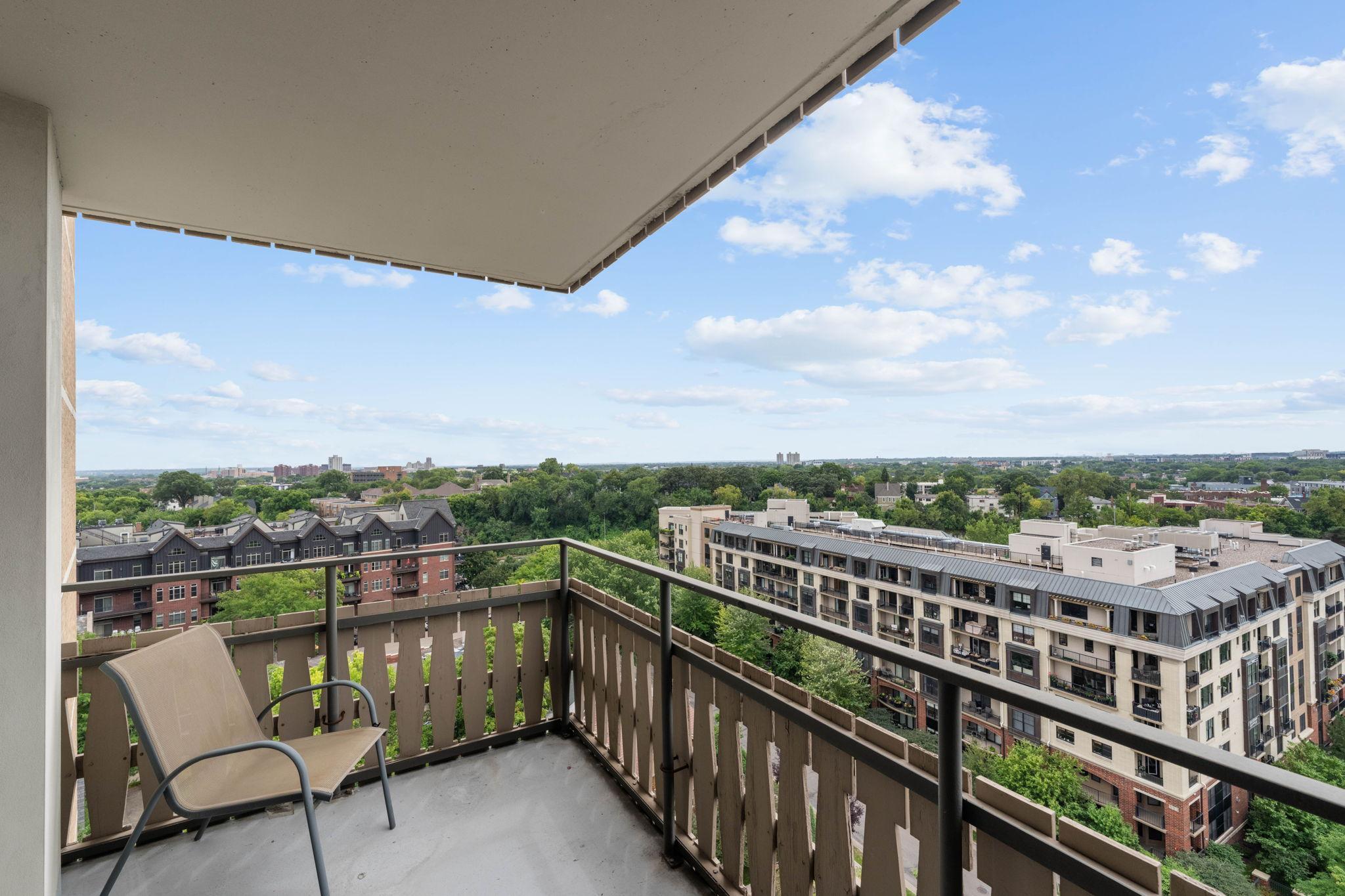 View of Residential at 400 Groveland Avenue #1208, Minneapolis MN 55403, Minneapolis (8 of 44) - Mike Wilen | Minnesota Team Real Estate