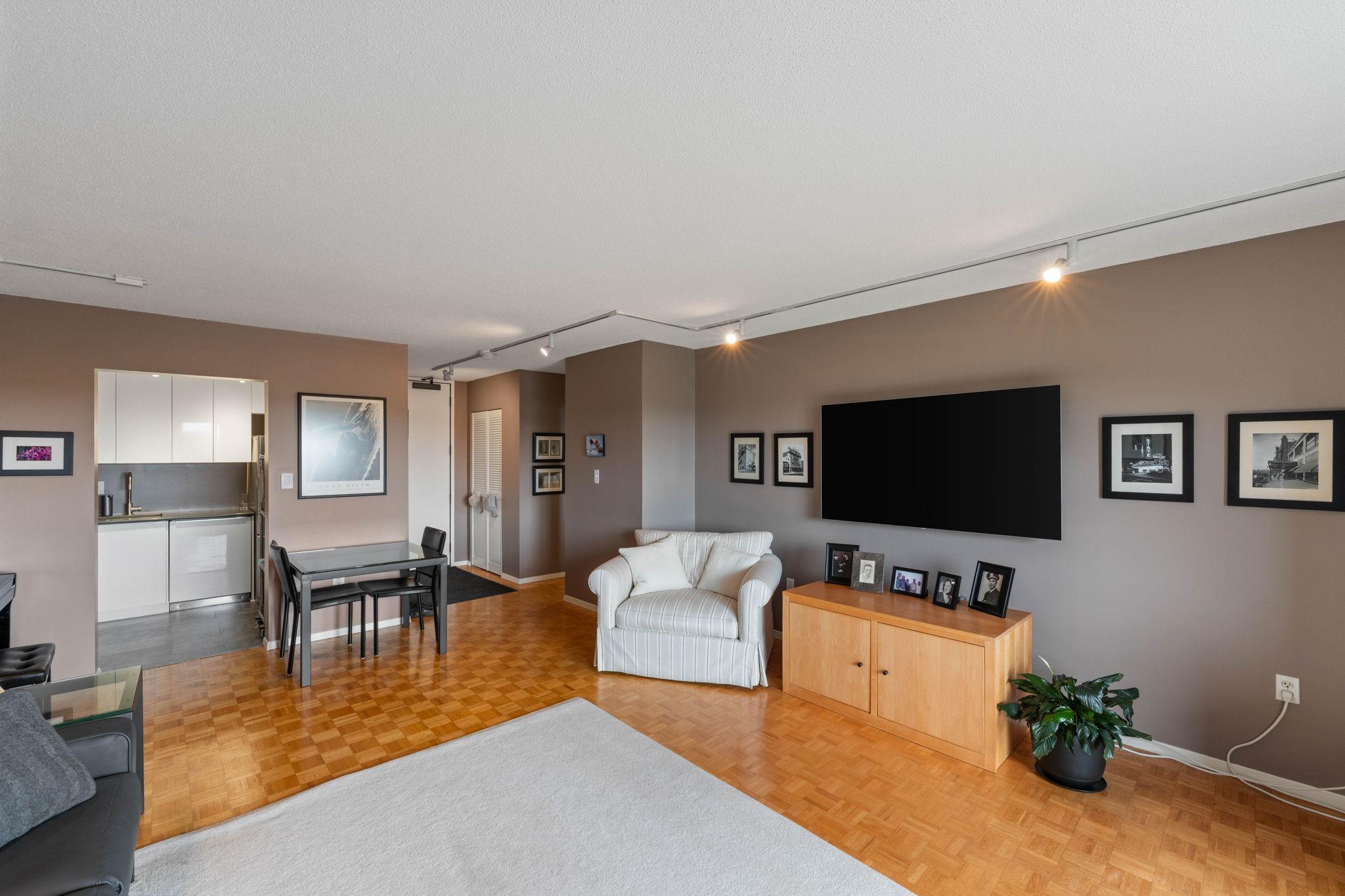 View of Residential at 400 Groveland Avenue #1208, Minneapolis MN 55403, Minneapolis (5 of 44) - Mike Wilen | Minnesota Team Real Estate