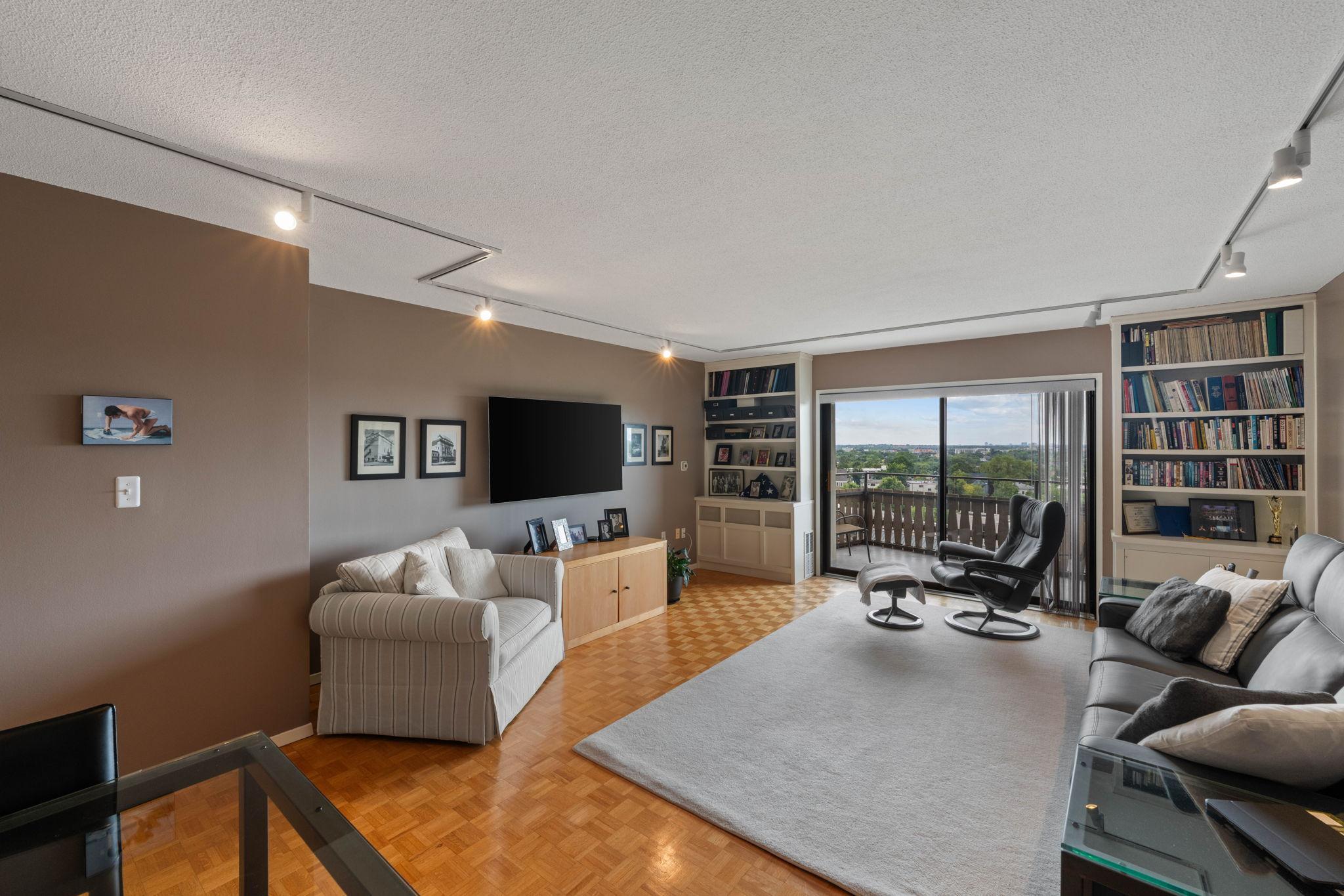 View of Residential at 400 Groveland Avenue #1208, Minneapolis MN 55403, Minneapolis (4 of 44) - Mike Wilen | Minnesota Team Real Estate