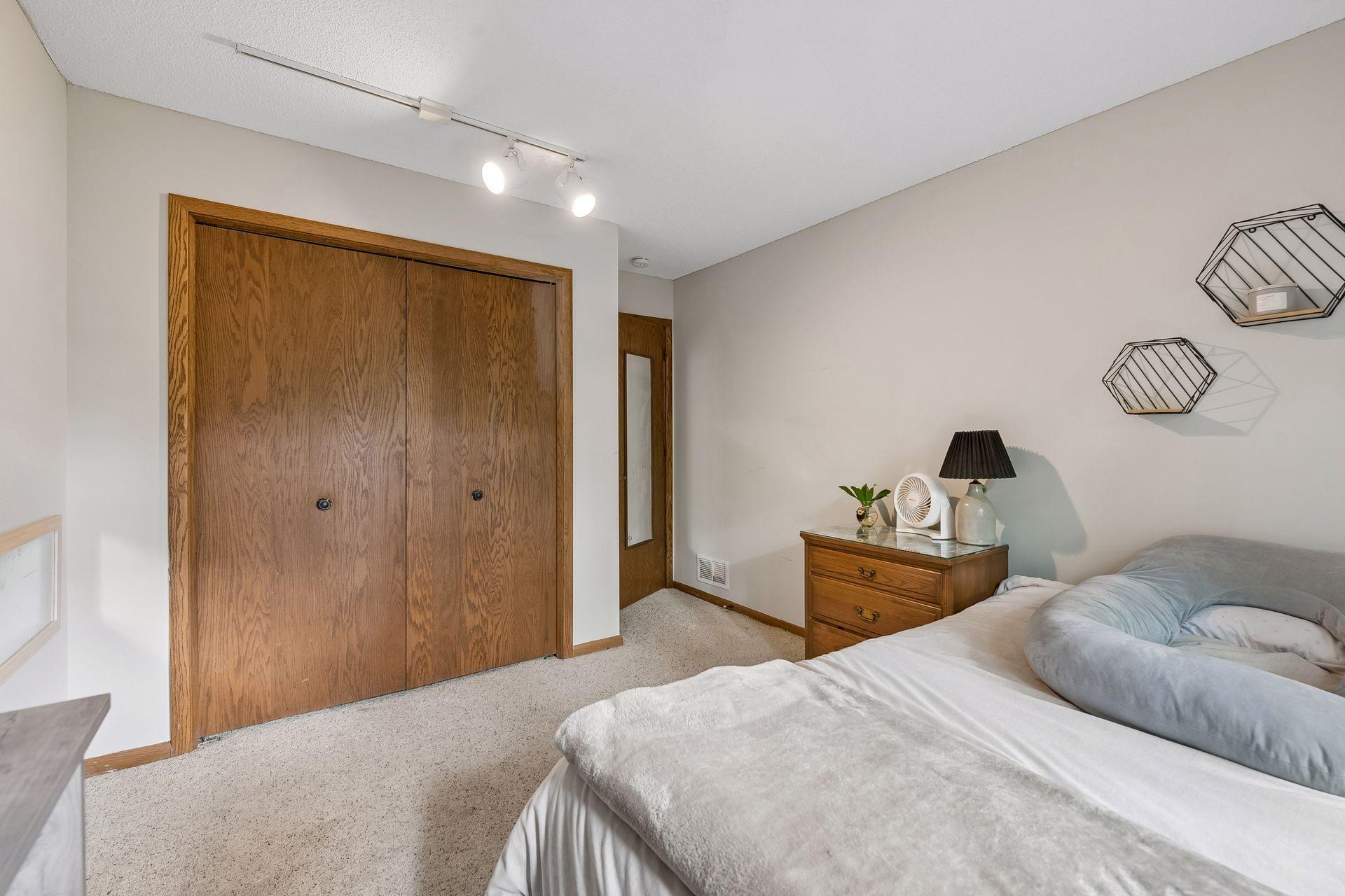 View of Residential at 6401 Timber Ridge, Edina MN 55439, Edina (43 of 53) - Mike Wilen | Minnesota Team Real Estate