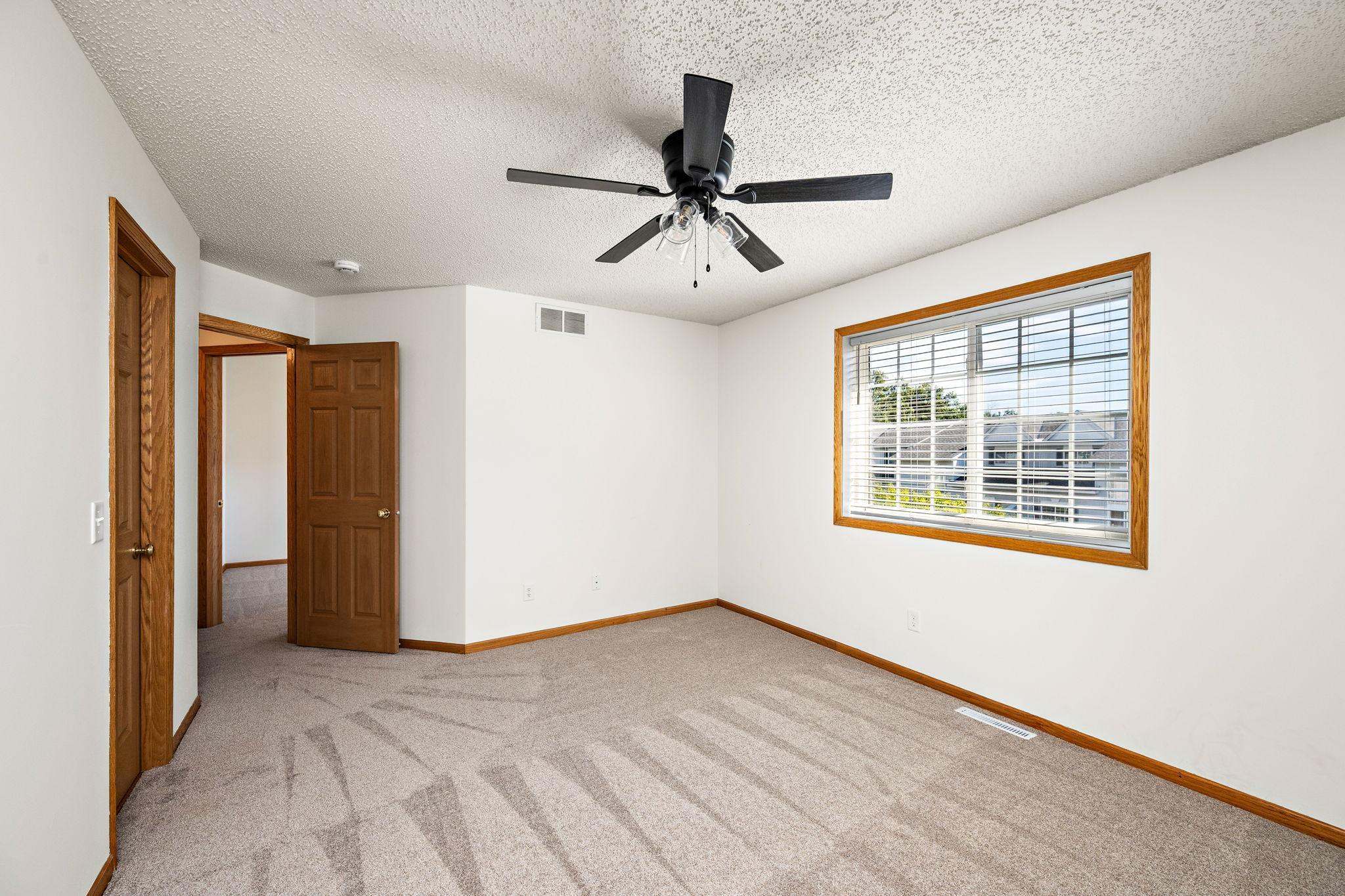 View of Residential at 18275 Kerrville Trail #402, Lakeville MN 55044, Lakeville (19 of 23) - Mike Wilen | Minnesota Team Real Estate