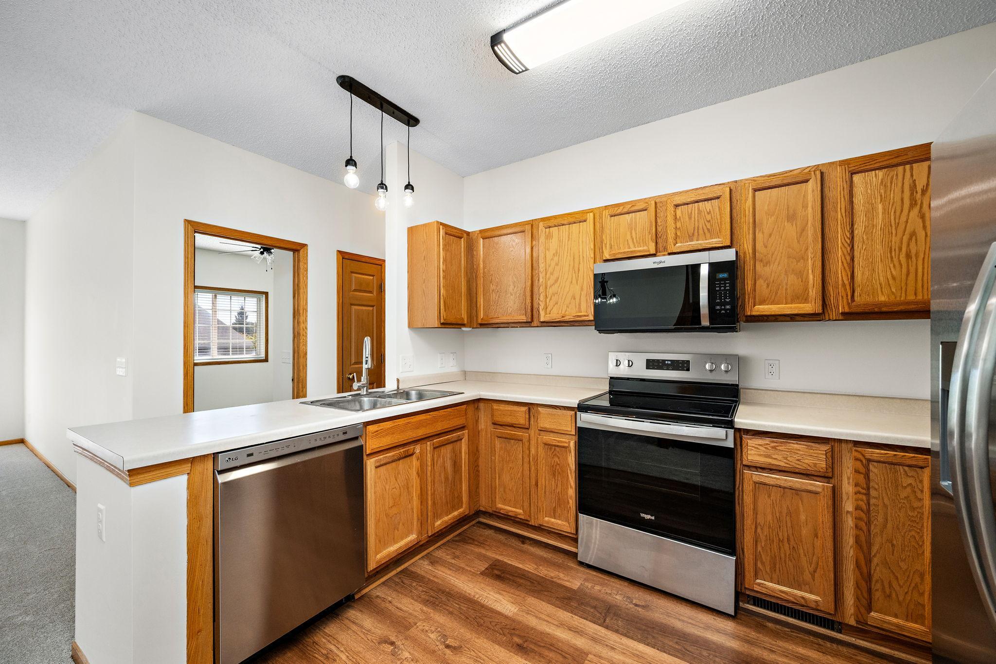 View of Residential at 18275 Kerrville Trail #402, Lakeville MN 55044, Lakeville (10 of 23) - Mike Wilen | Minnesota Team Real Estate