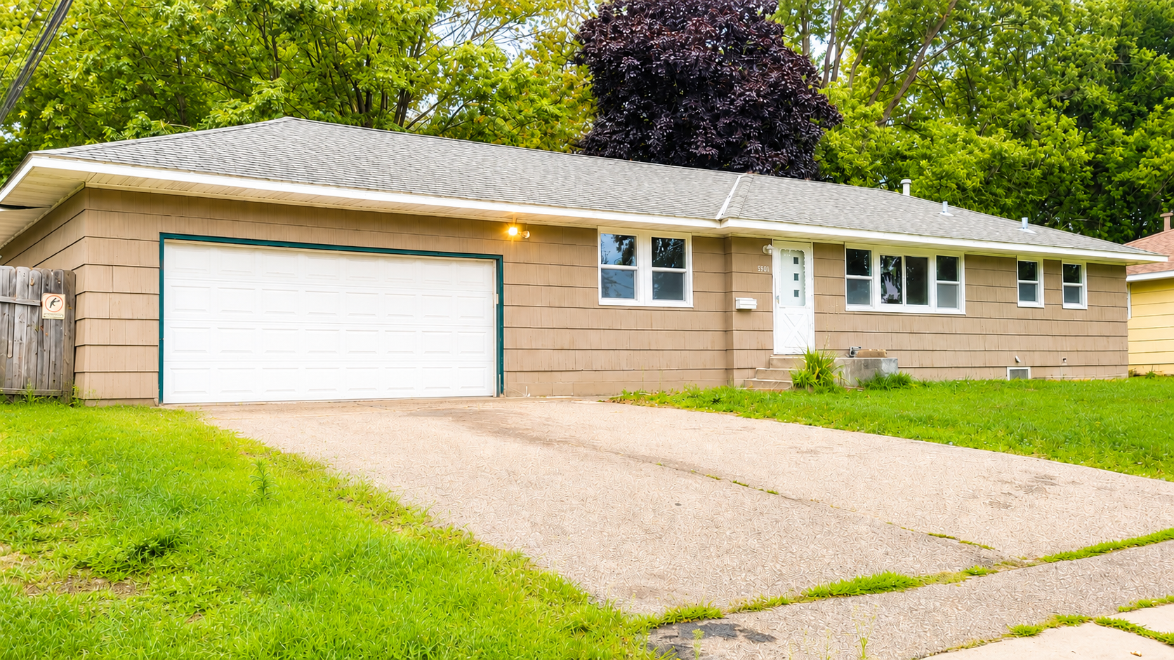 View of Residential at 5901 Ewing Avenue, Brooklyn Center MN 55429, Brooklyn Center (4 of 17) - Mike Wilen | Minnesota Team Real Estate