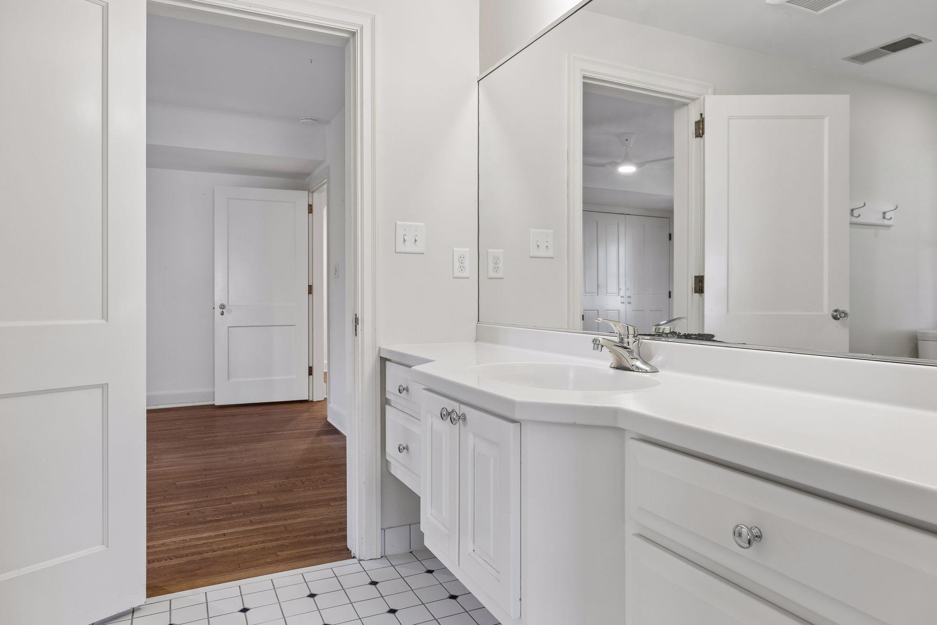 View of Residential at 1930 Knox Avenue, Minneapolis MN 55403, Minneapolis (63 of 80) - Mike Wilen | Minnesota Team Real Estate