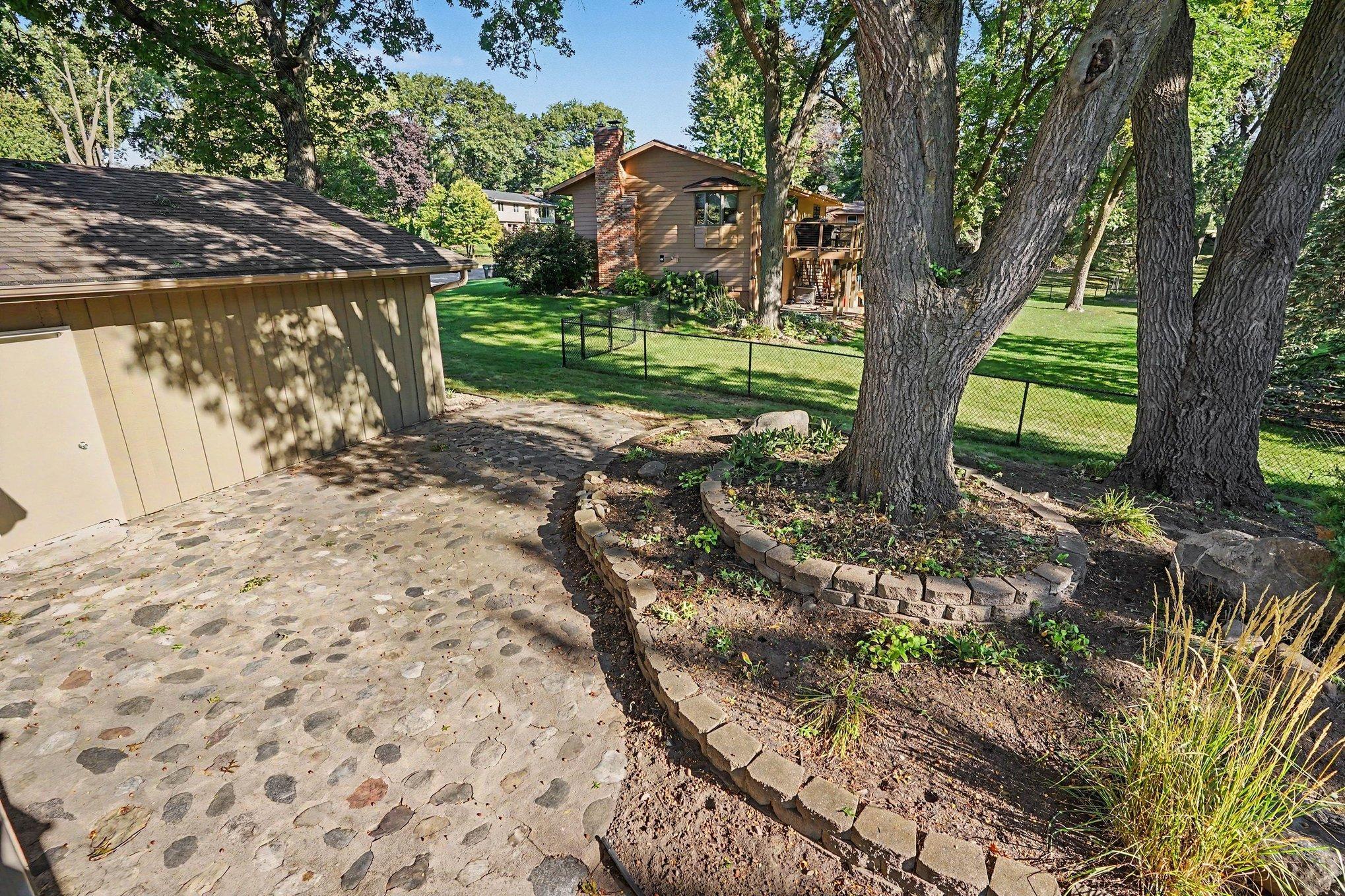 View of Residential at 104 Sweetwater Drive, Apple Valley MN 55124, Apple Valley (26 of 27) - Mike Wilen | Minnesota Team Real Estate