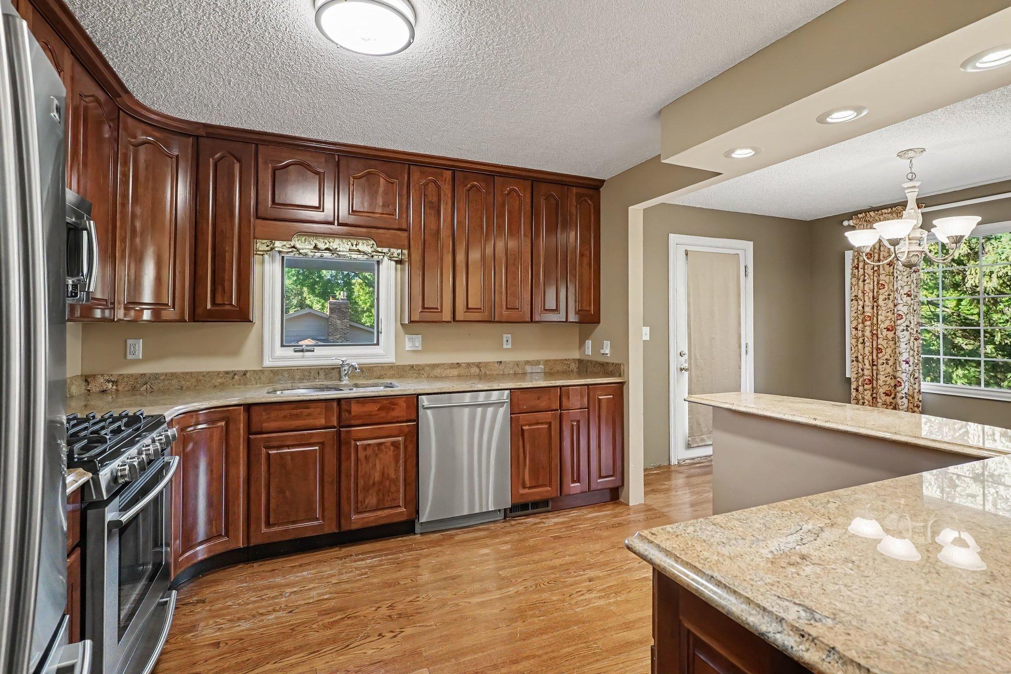View of Residential at 104 Sweetwater Drive, Apple Valley MN 55124, Apple Valley (10 of 27) - Mike Wilen | Minnesota Team Real Estate