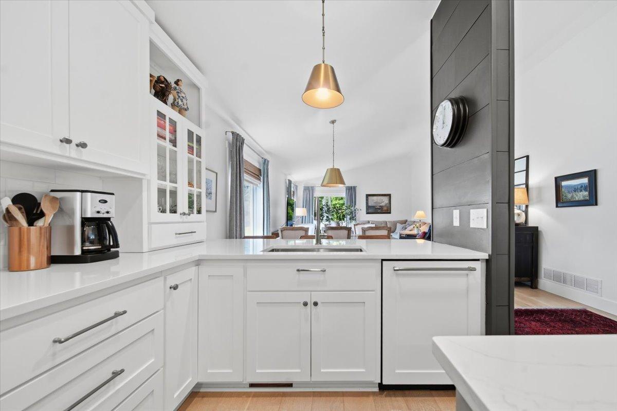 View of Residential at 15402 Sussex Drive, Minnetonka MN 55345, Minnetonka (8 of 35) - Mike Wilen | Minnesota Team Real Estate