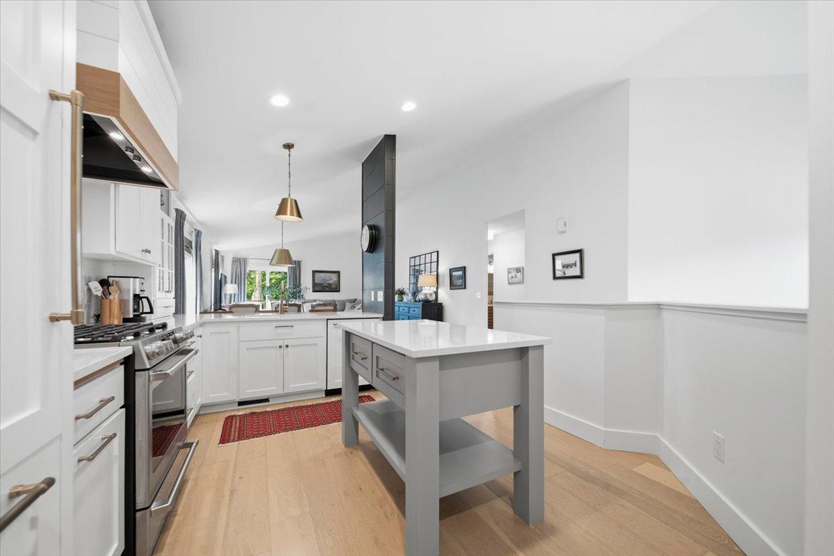 View of Residential at 15402 Sussex Drive, Minnetonka MN 55345, Minnetonka (7 of 35) - Mike Wilen | Minnesota Team Real Estate