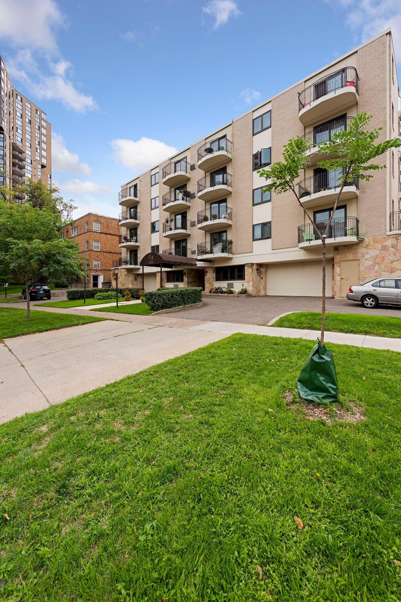 View of Residential at 2928 Dean Parkway #5L, Minneapolis MN 55416, Minneapolis (37 of 60) - Mike Wilen | Minnesota Team Real Estate