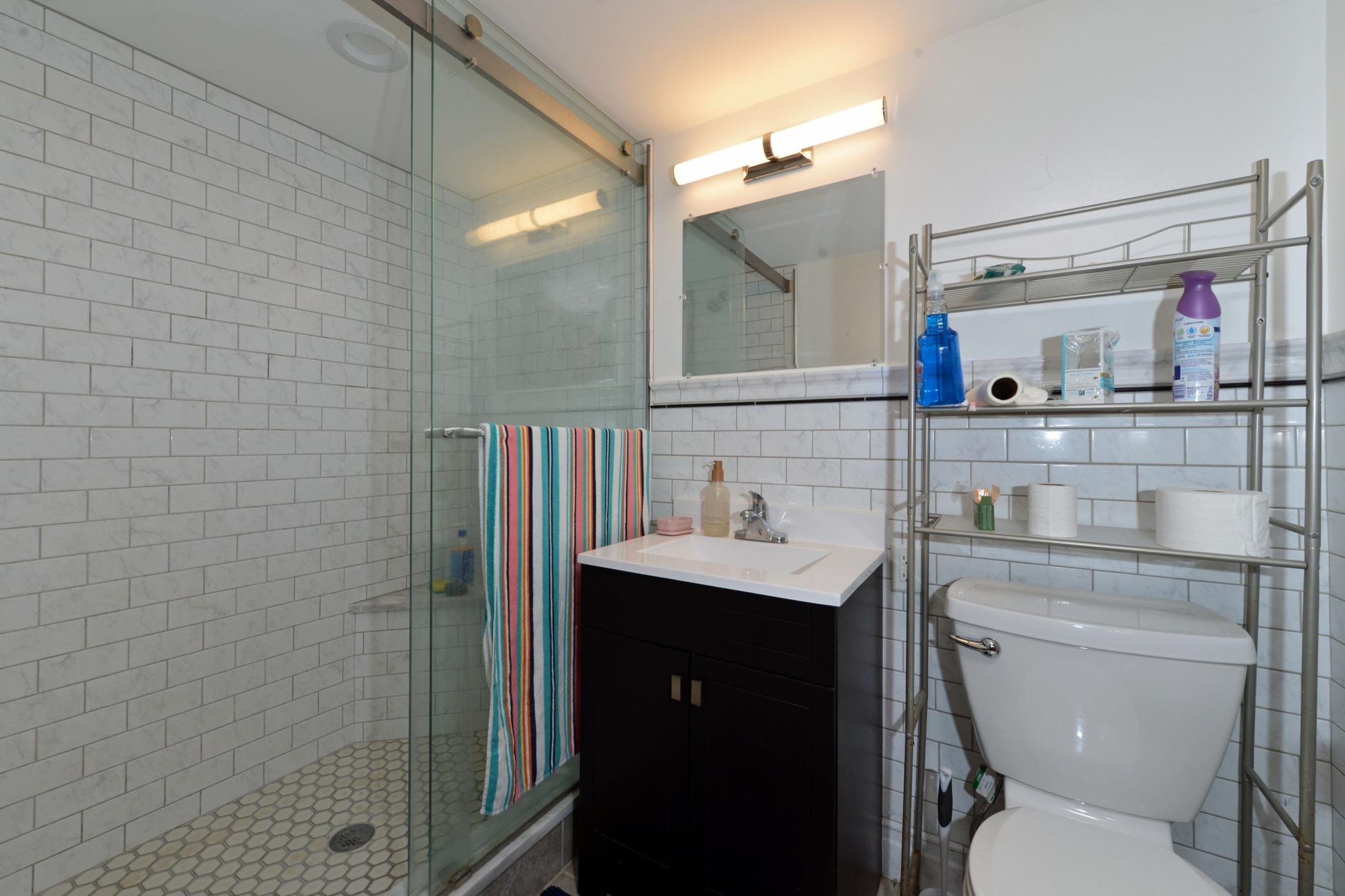 View of Residential at 822 Morgan Avenue, Minneapolis MN 55411, Minneapolis (21 of 28) - Mike Wilen | Minnesota Team Real Estate