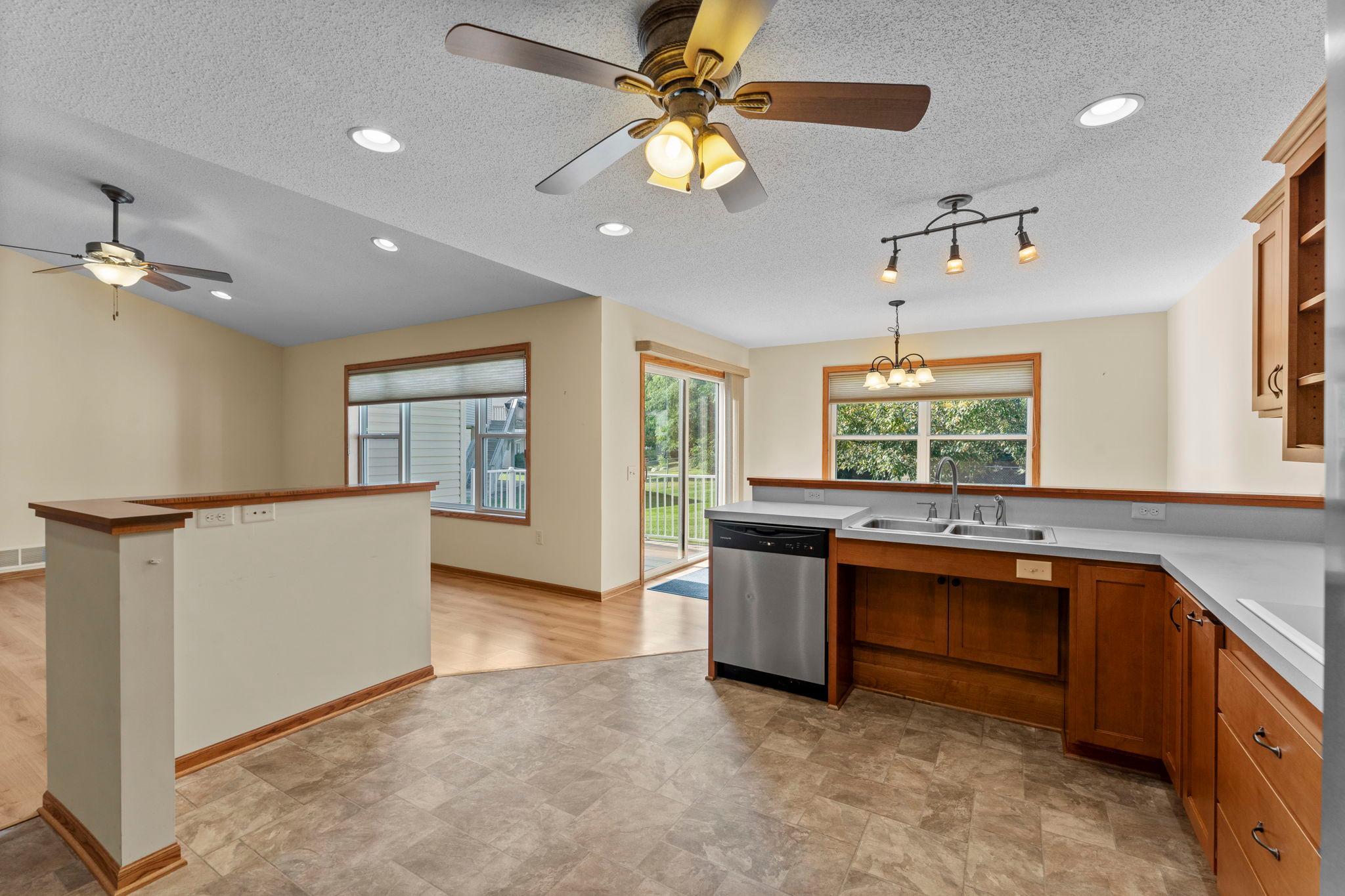 View of Residential at 6817 90th Avenue, Brooklyn Park MN 55445, Brooklyn Park (15 of 50) - Mike Wilen | Minnesota Team Real Estate
