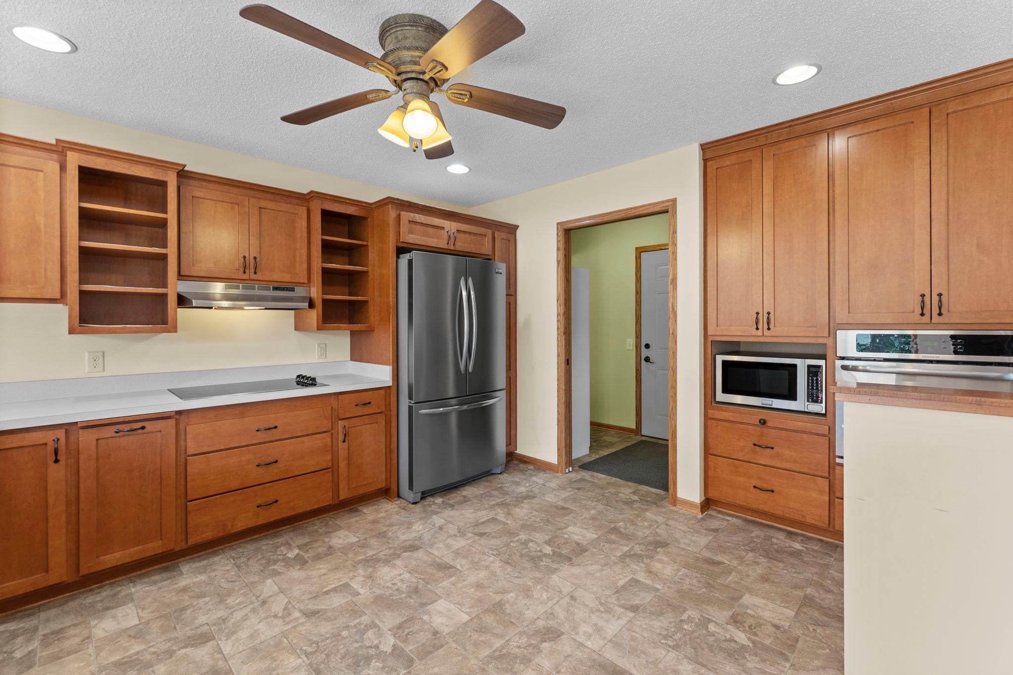 View of Residential at 6817 90th Avenue, Brooklyn Park MN 55445, Brooklyn Park (17 of 50) - Mike Wilen | Minnesota Team Real Estate