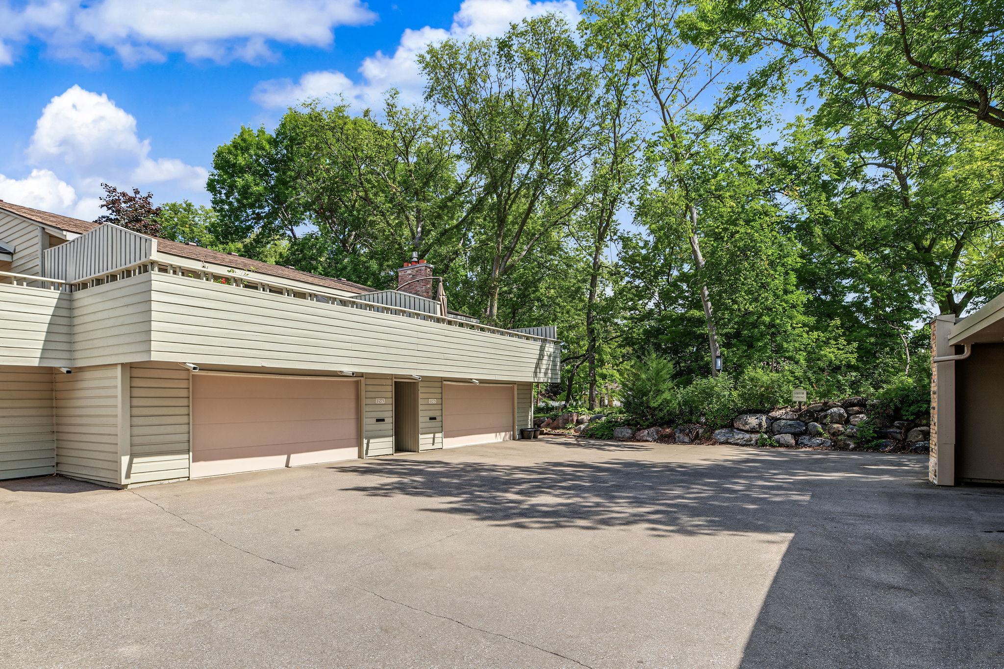 View of Residential at 10275 Scarborough Road, Bloomington MN 55437, Bloomington (35 of 38) - Mike Wilen | Minnesota Team Real Estate