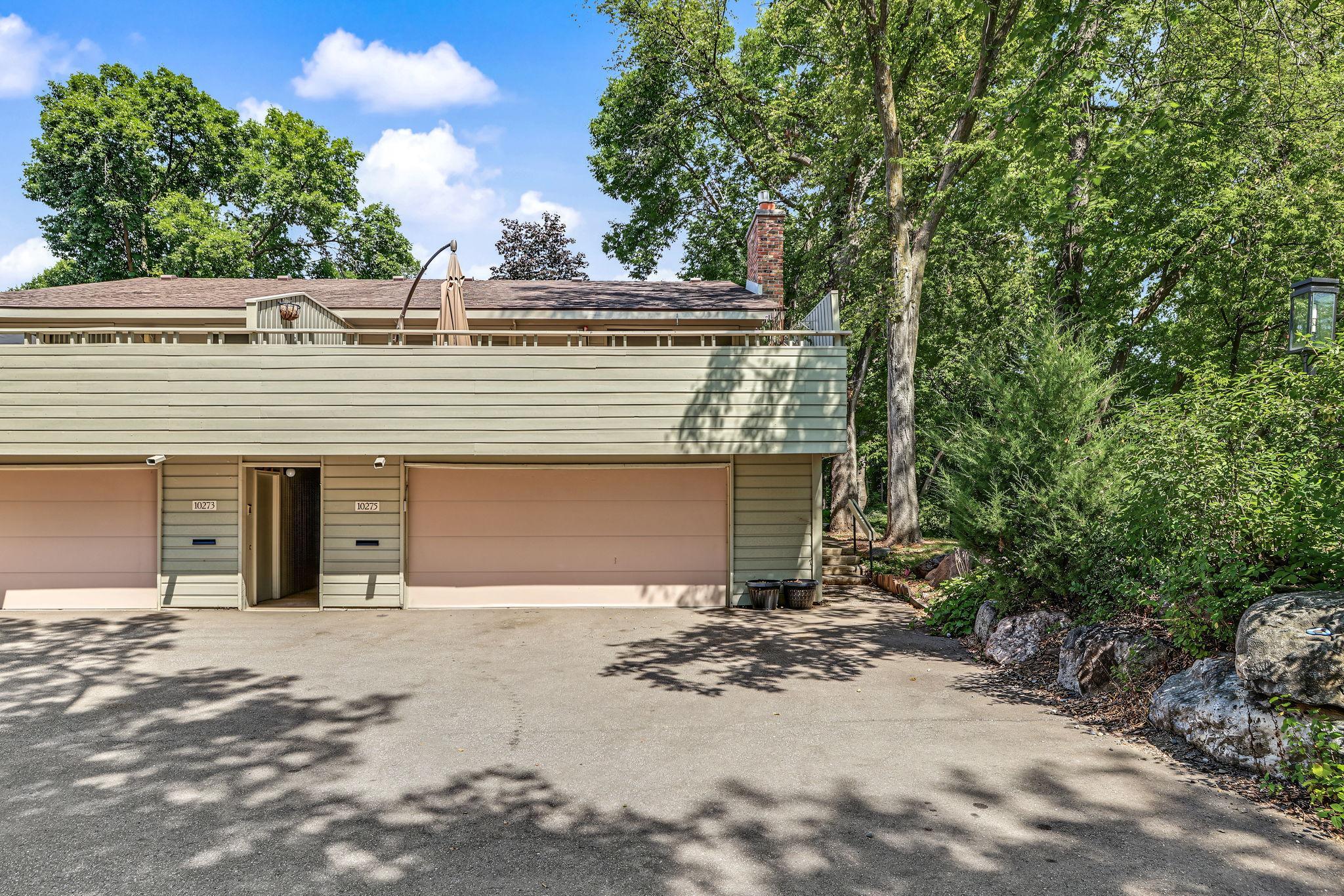 View of Residential at 10275 Scarborough Road, Bloomington MN 55437, Bloomington (34 of 38) - Mike Wilen | Minnesota Team Real Estate