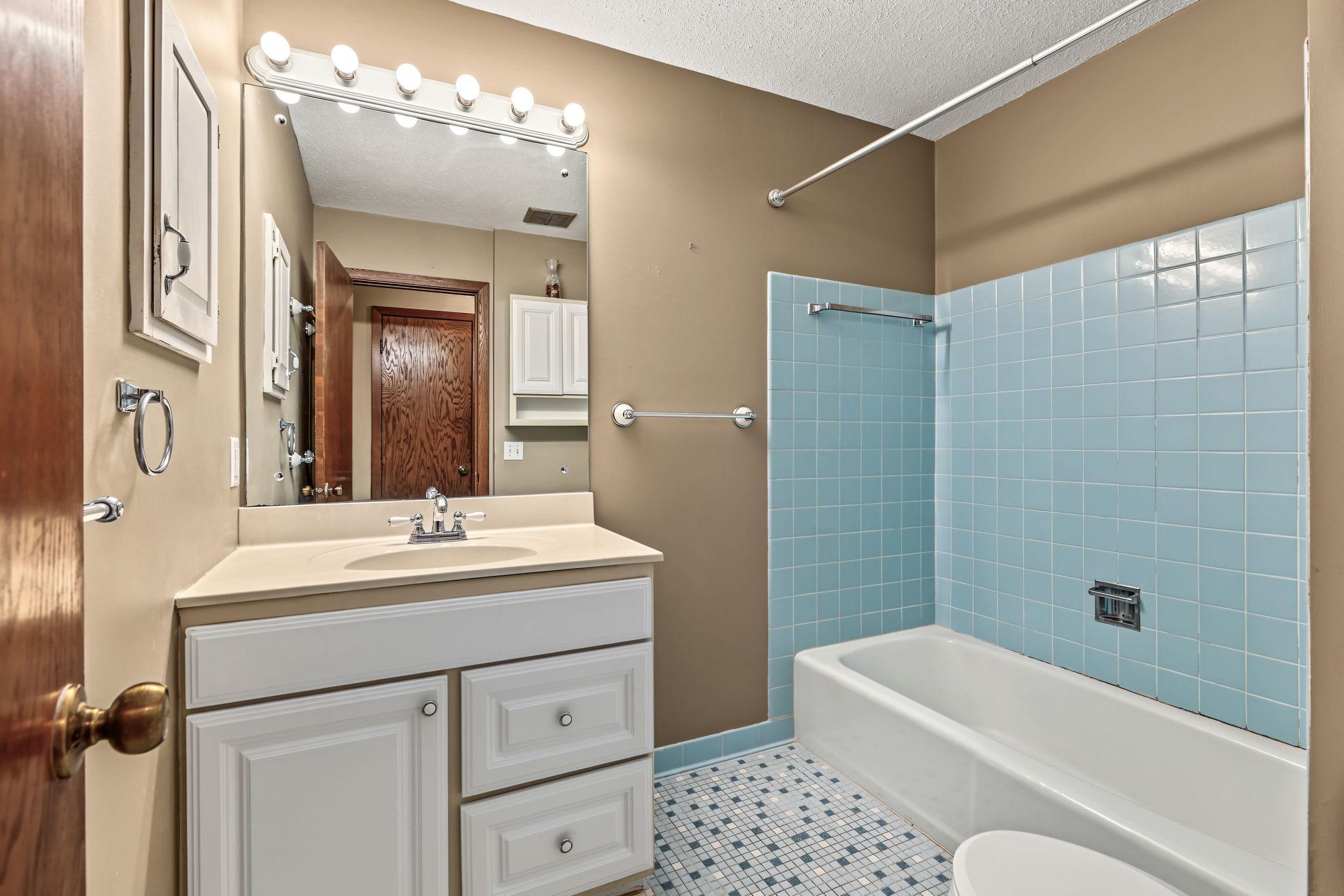 View of Residential at 10275 Scarborough Road, Bloomington MN 55437, Bloomington (21 of 38) - Mike Wilen | Minnesota Team Real Estate