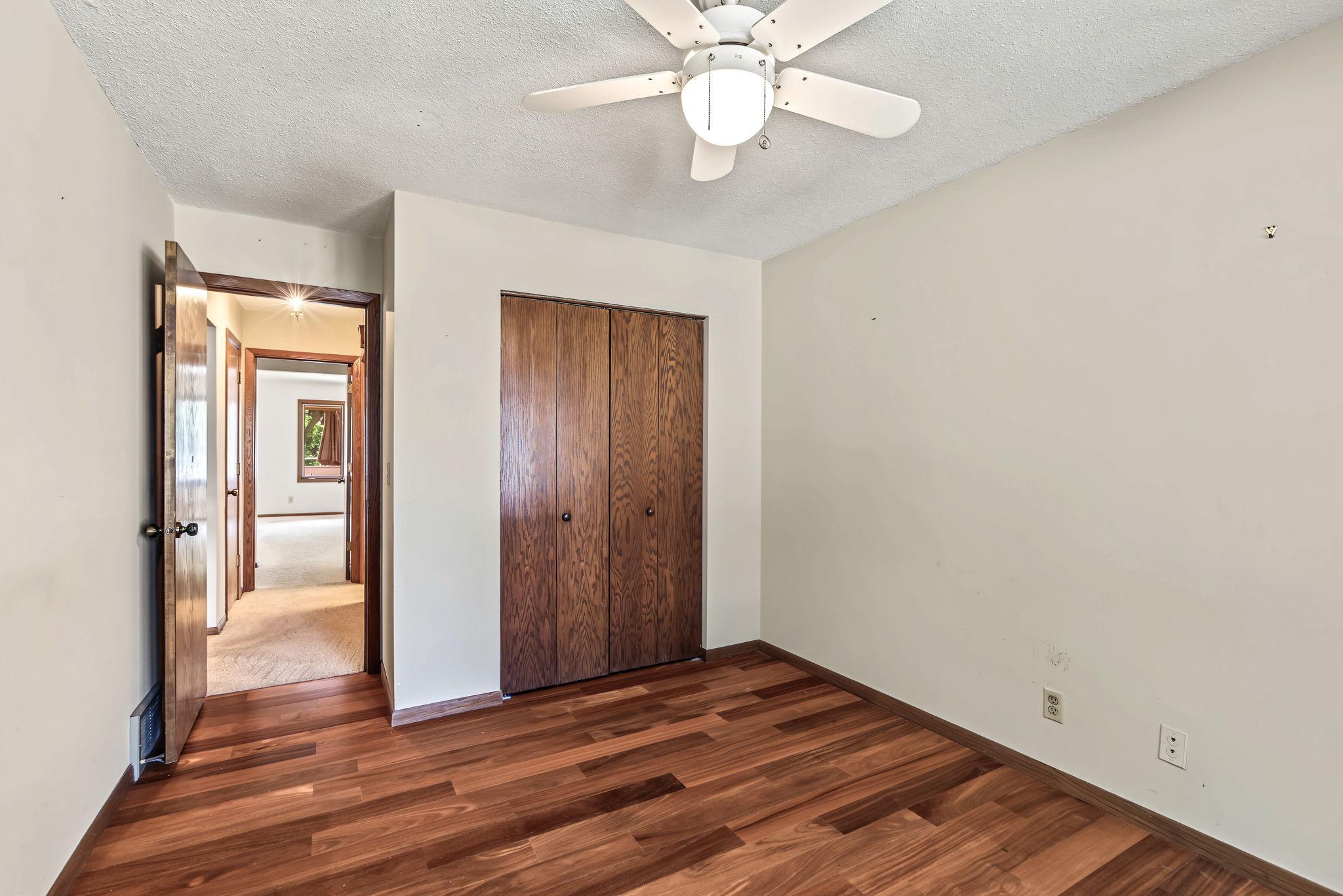 View of Residential at 10275 Scarborough Road, Bloomington MN 55437, Bloomington (20 of 38) - Mike Wilen | Minnesota Team Real Estate