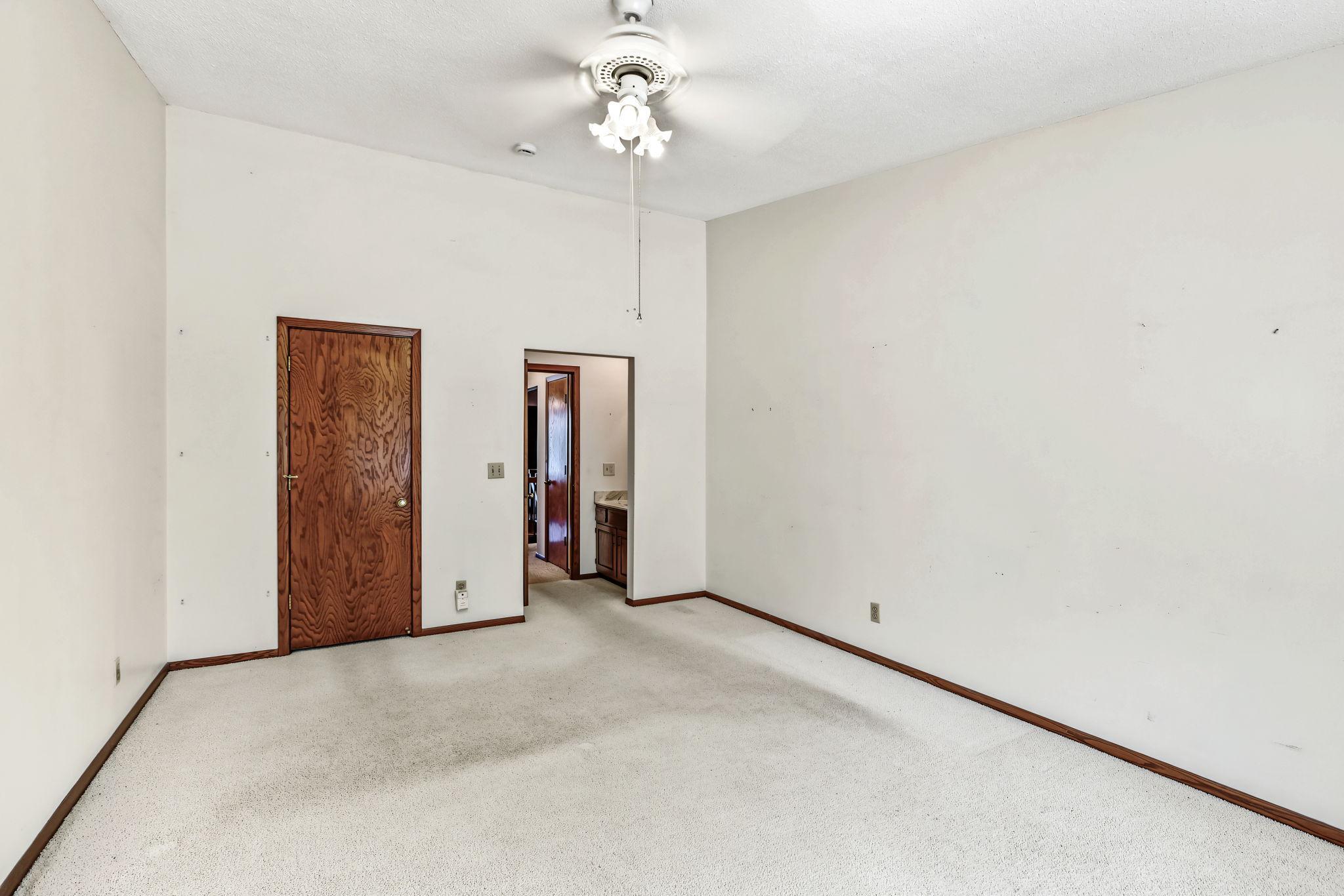 View of Residential at 10275 Scarborough Road, Bloomington MN 55437, Bloomington (17 of 38) - Mike Wilen | Minnesota Team Real Estate
